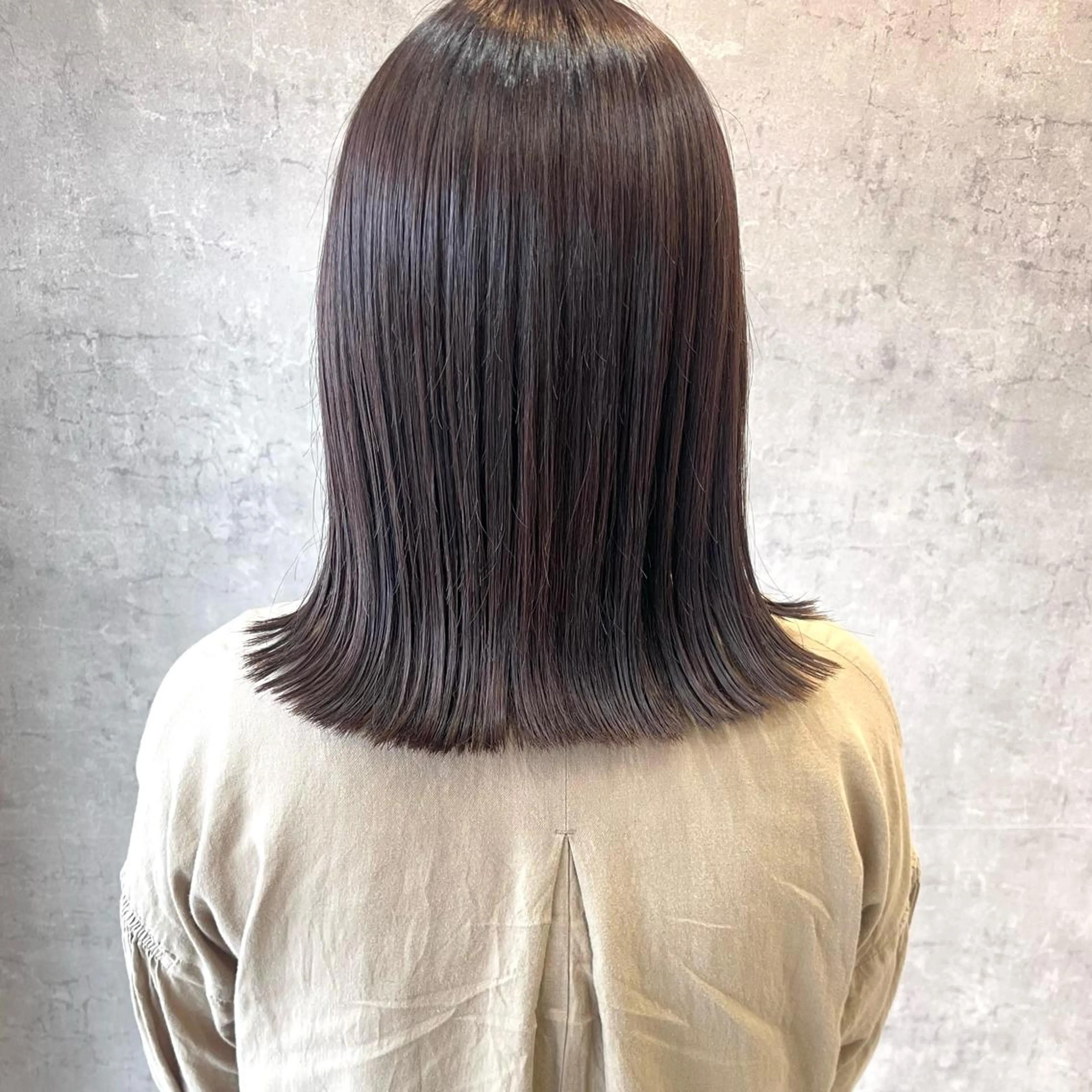 セミロング カラー ヘアアレンジ ベージュカラー 外ハネヘア カット ヘアカラー トリートメント merci.所属・🌻あいり merci.🌻のヘアスタイル