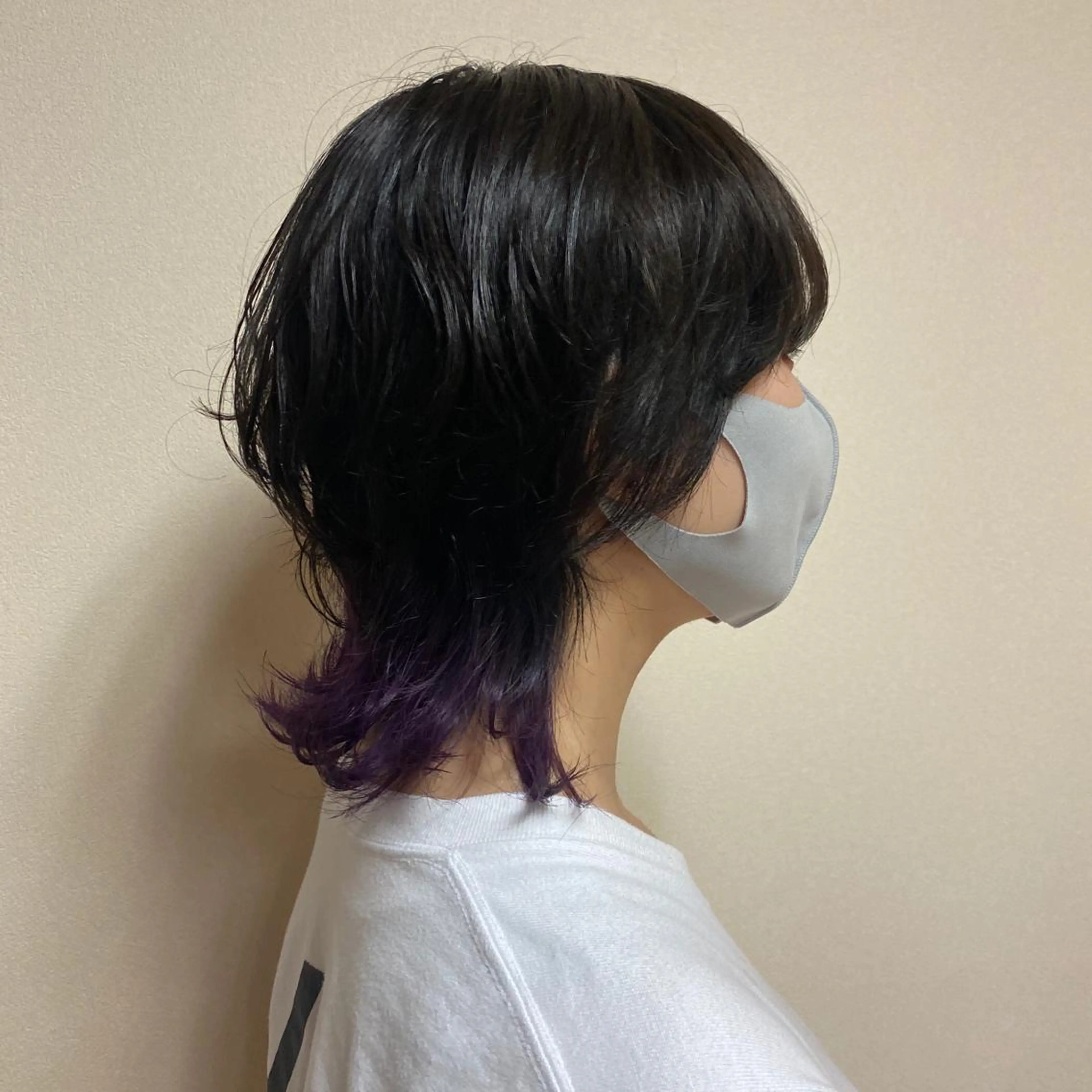 ミディアム パープルカラー NATURAL MOMOMIのヘアスタイル