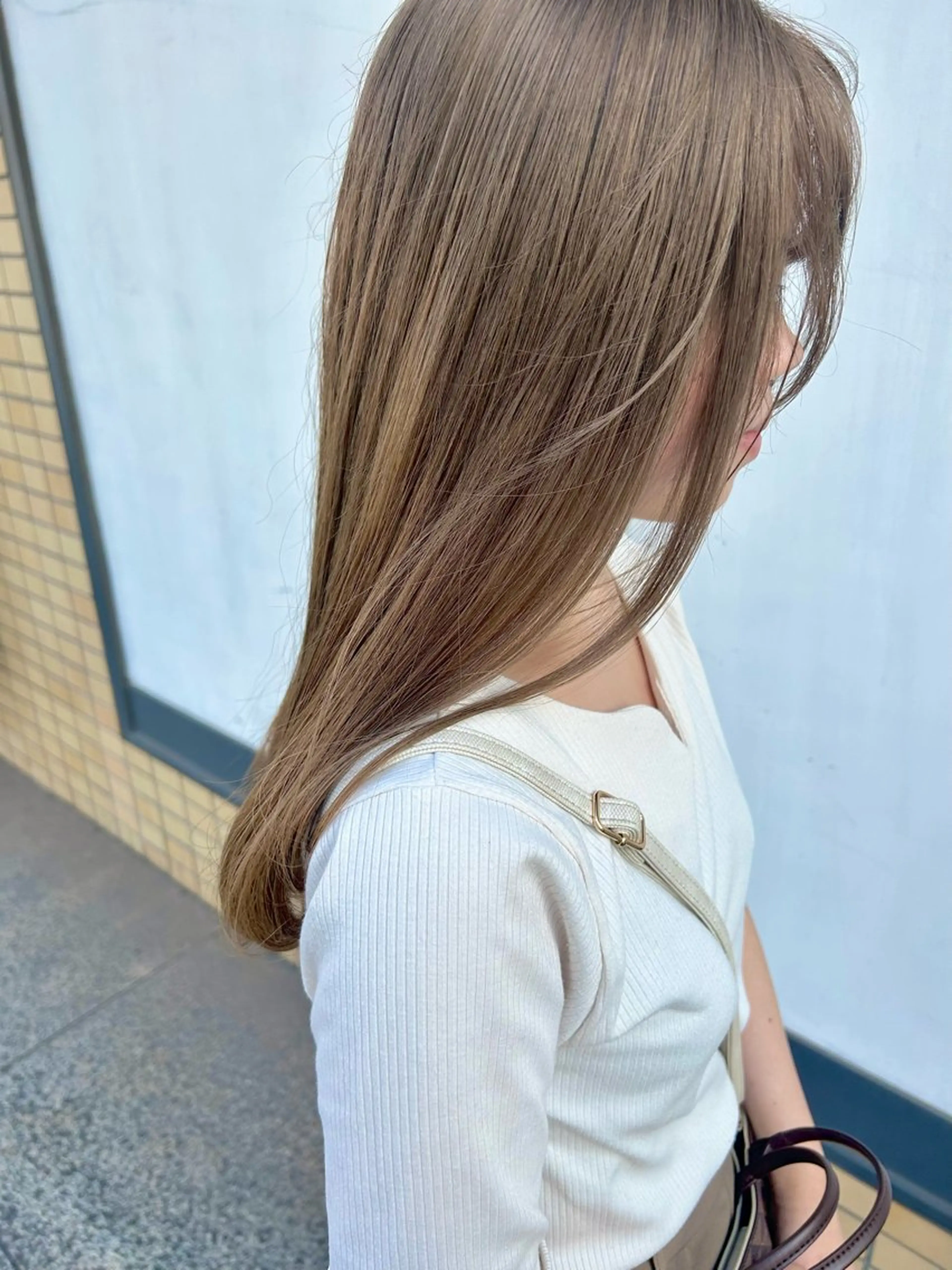 セミロング 小林 朋花のヘアスタイル