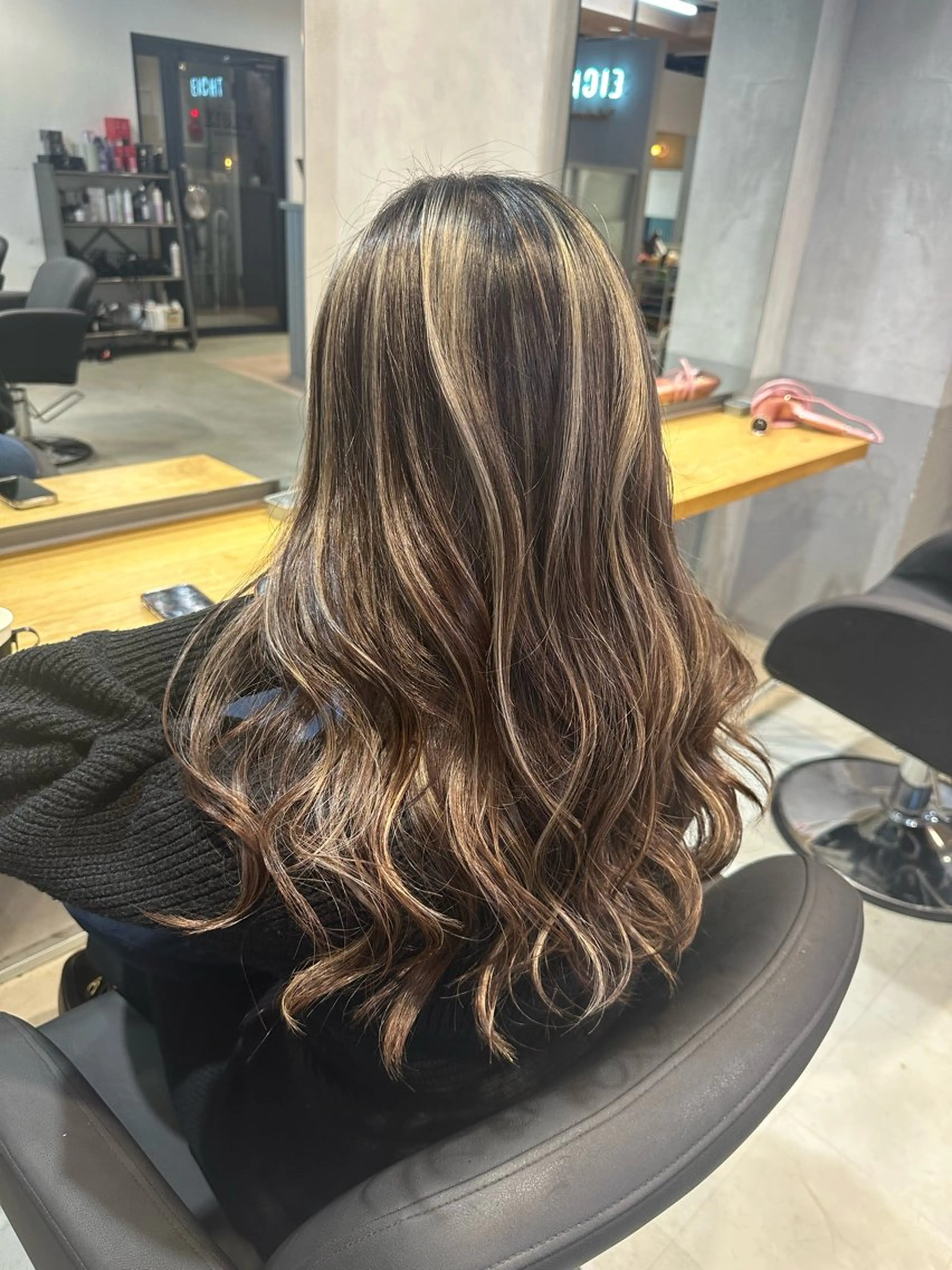 ロング カラー ハイライトカラー ハイライト ヘアカラー トリートメント 🌟ハイライト/ハイ トーン🌟MIKIのヘアスタイル