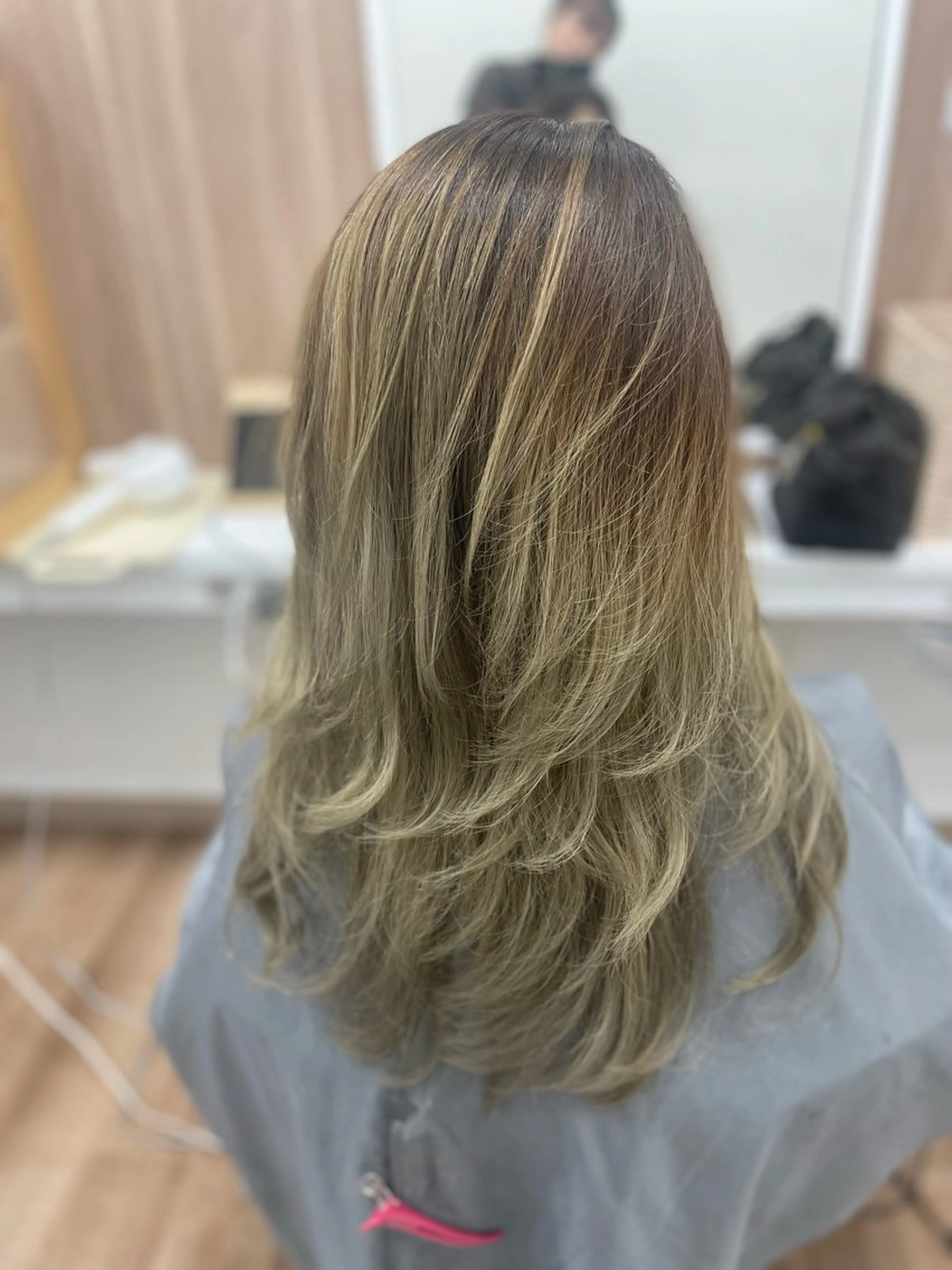 ロング カラー レイヤーカット 葭葉 久美子のヘアスタイル