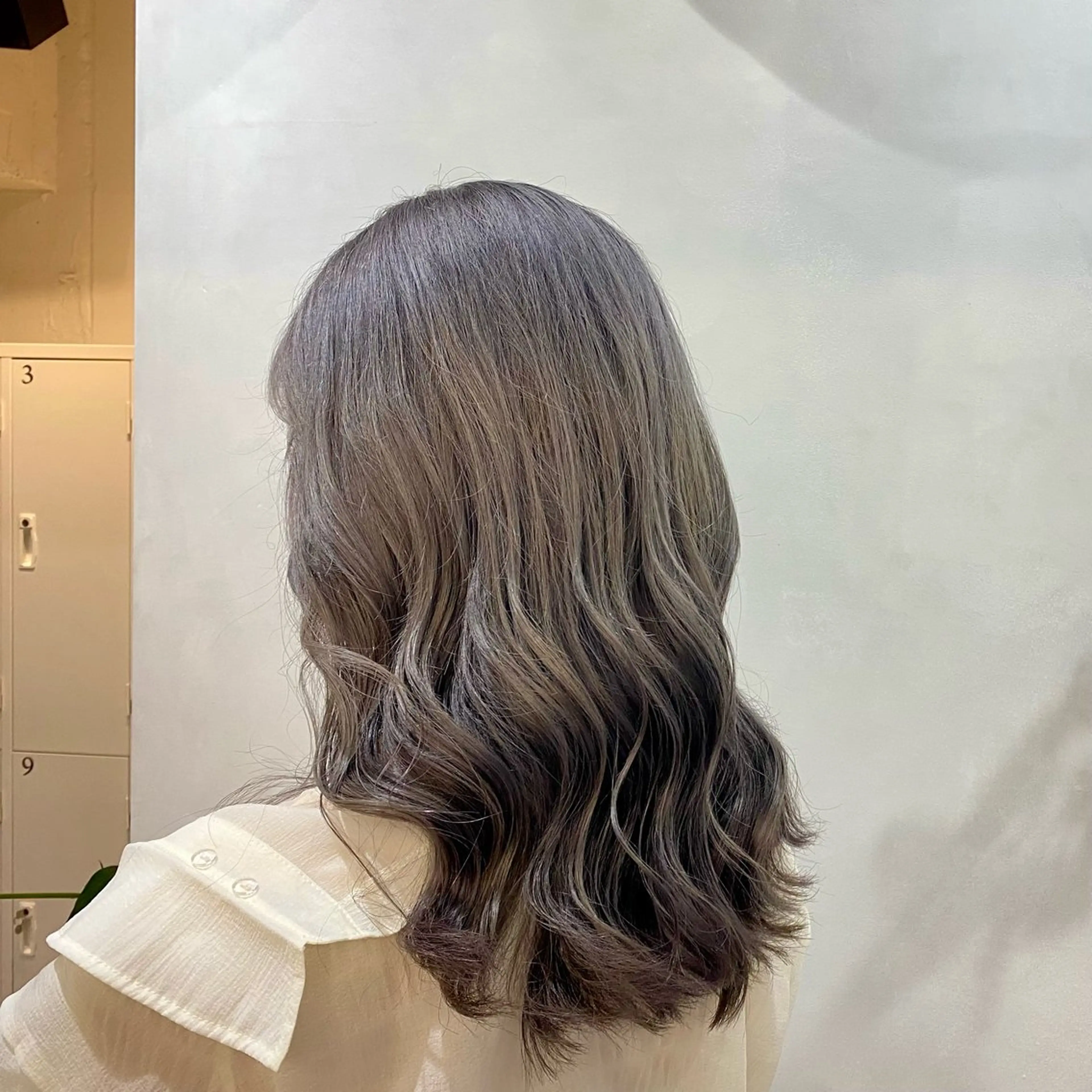 セミロング カラー カット ヘアカラー 金子 真悠のヘアスタイル