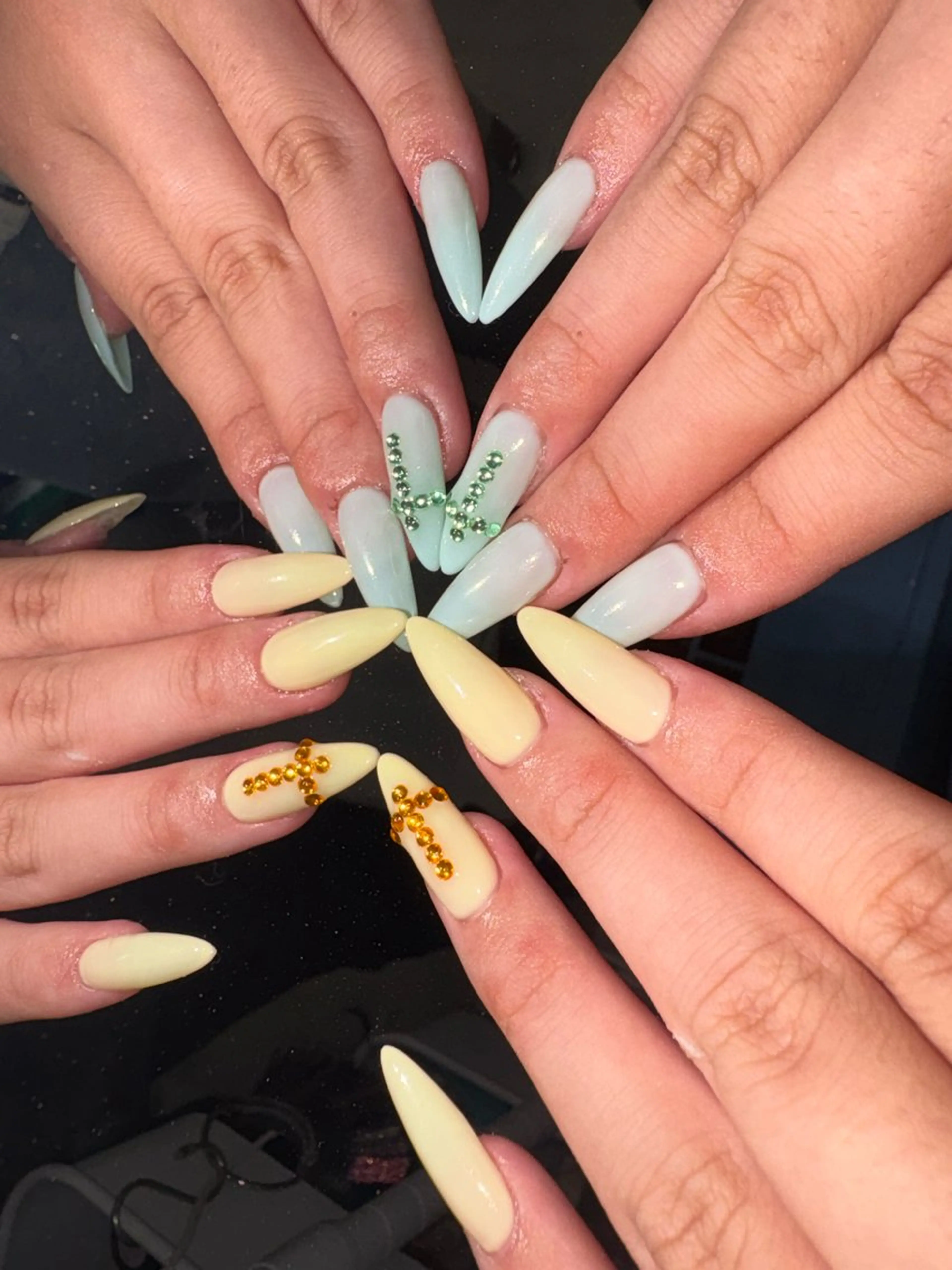 ネイル ストーンネイル ハンドネイル 33nail✴️栄 スミレ❇️Gel-xのネイルデザイン