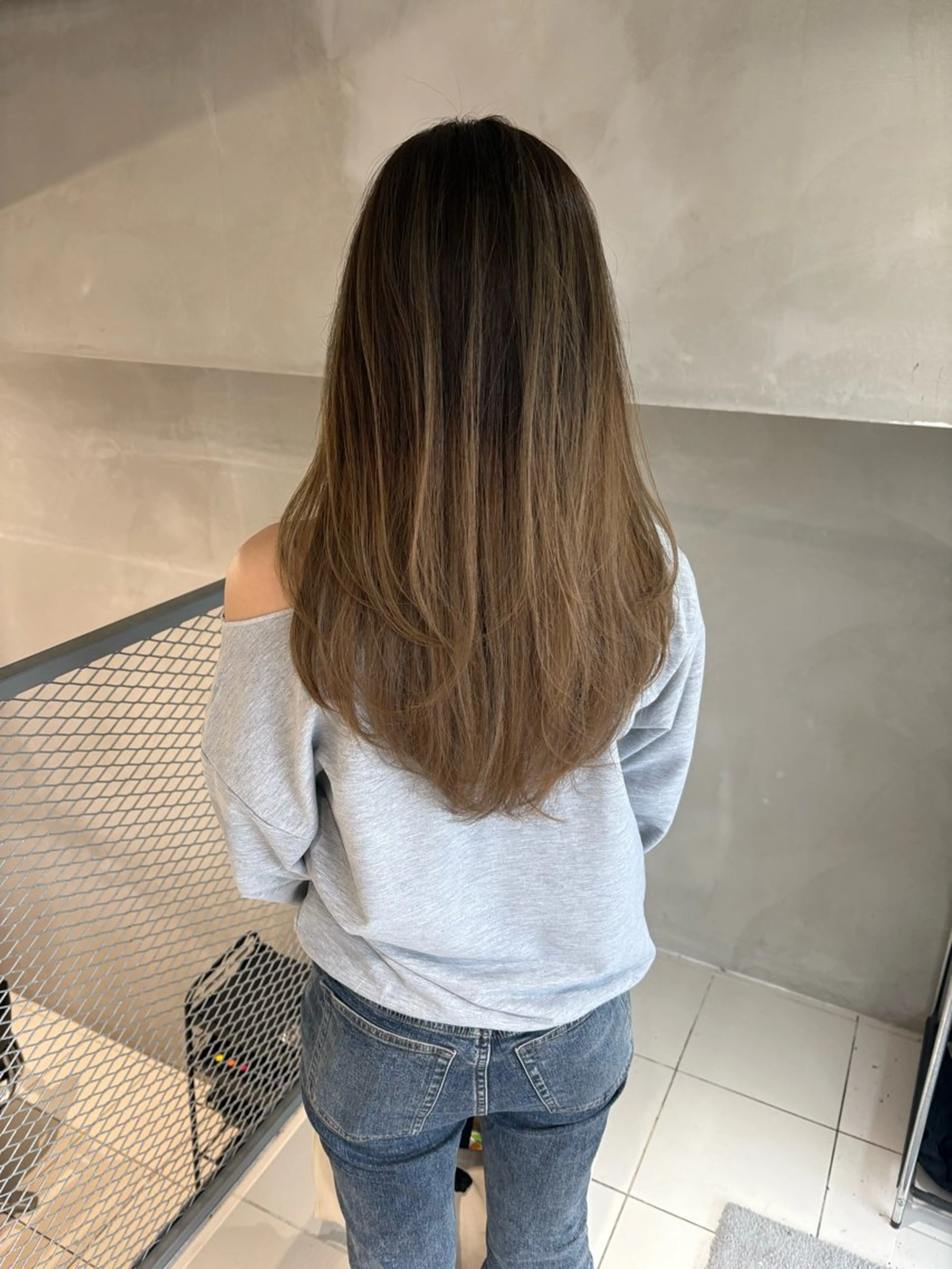 ロング カラー バレイヤージュ ベージュカラー オリーブベージュ レイヤーカット カット ヘアカラー トリートメント 透明感カラー🫧 nanohaのヘアスタイル