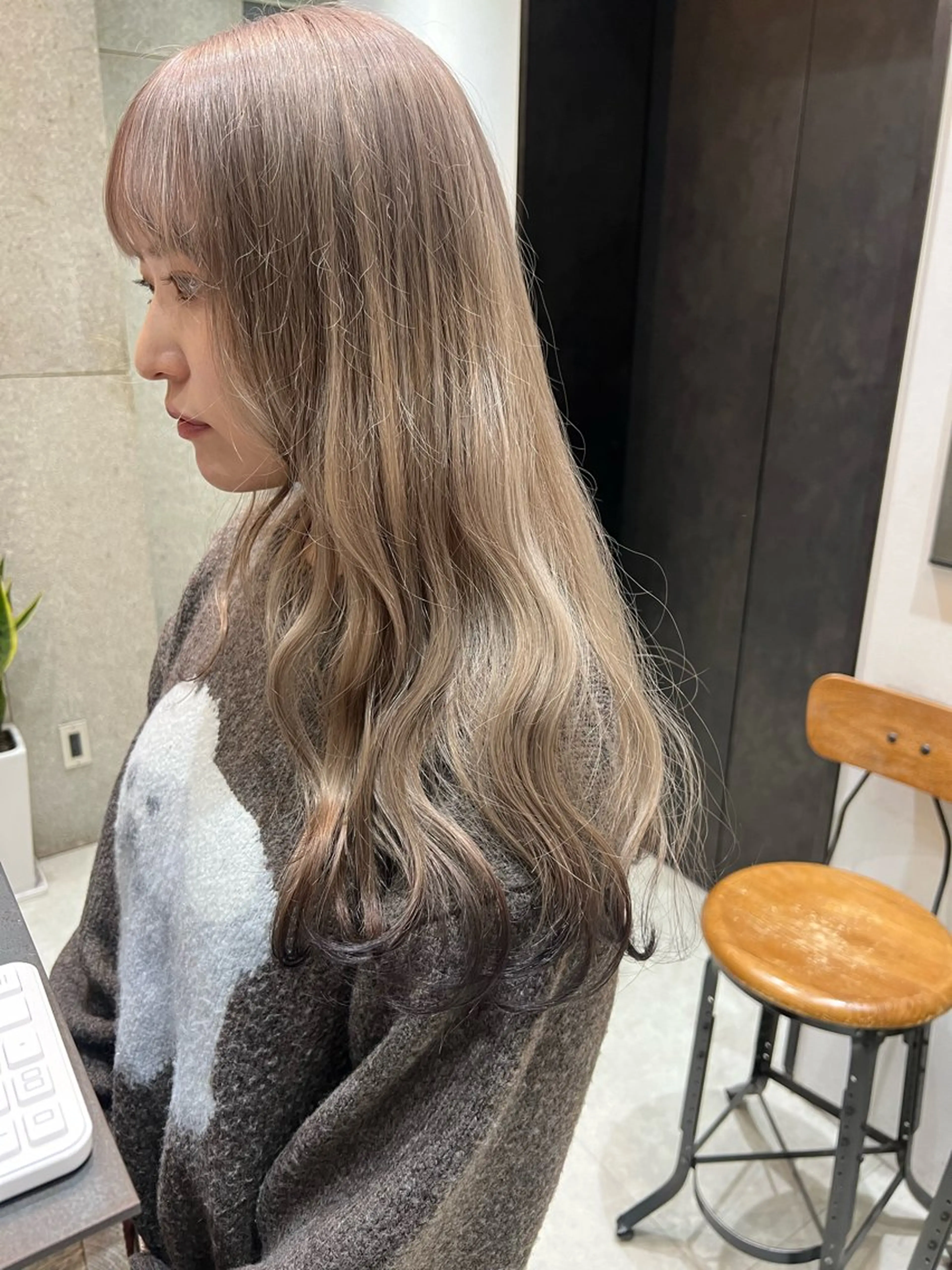ロング カラー ベージュカラー ブリーチ ハイトーンカラー ハイトーンベージュ ヘアカラー 🌿ニュアンス/髪質 改善🌿Fukudaのヘアスタイル