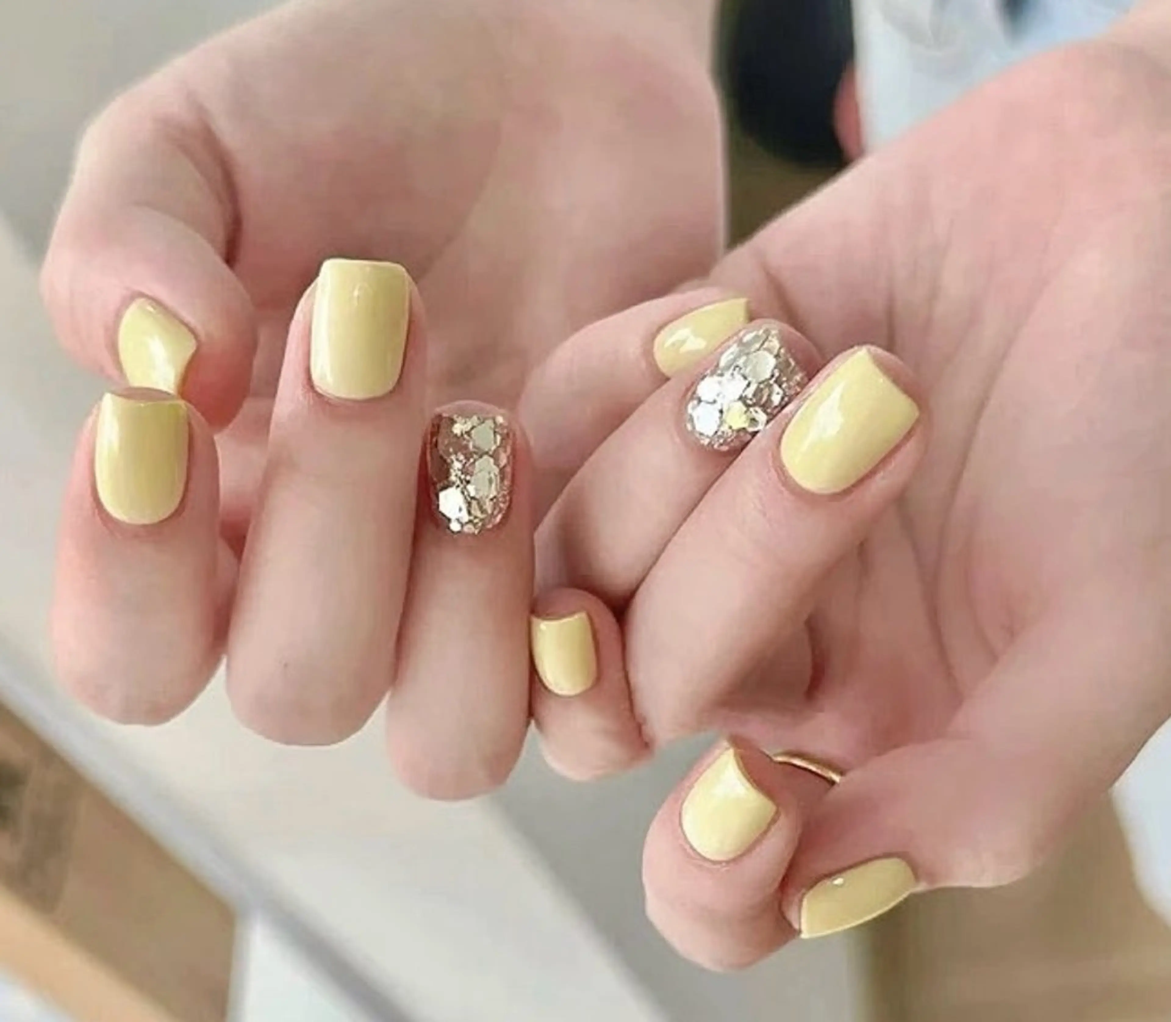 🎀ワンカラー/ラメグラ＋2個大きいパーツ or2本埋め尽くし or10個ストーン（カラー2個まで）の写真