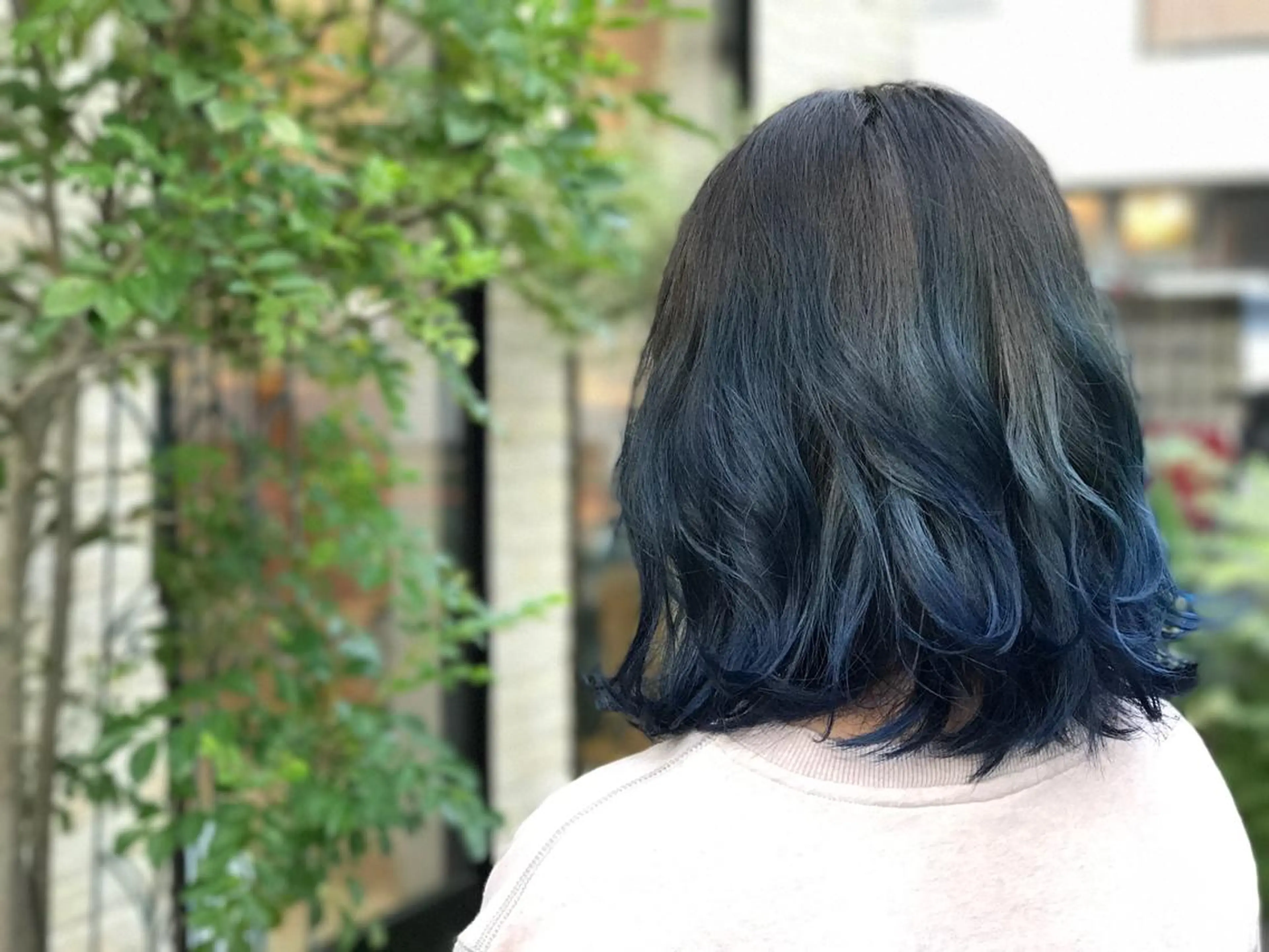 ミディアム カラー ブルーカラー グラデーションカラー ネイビーカラー Lond enikaのヘアスタイル