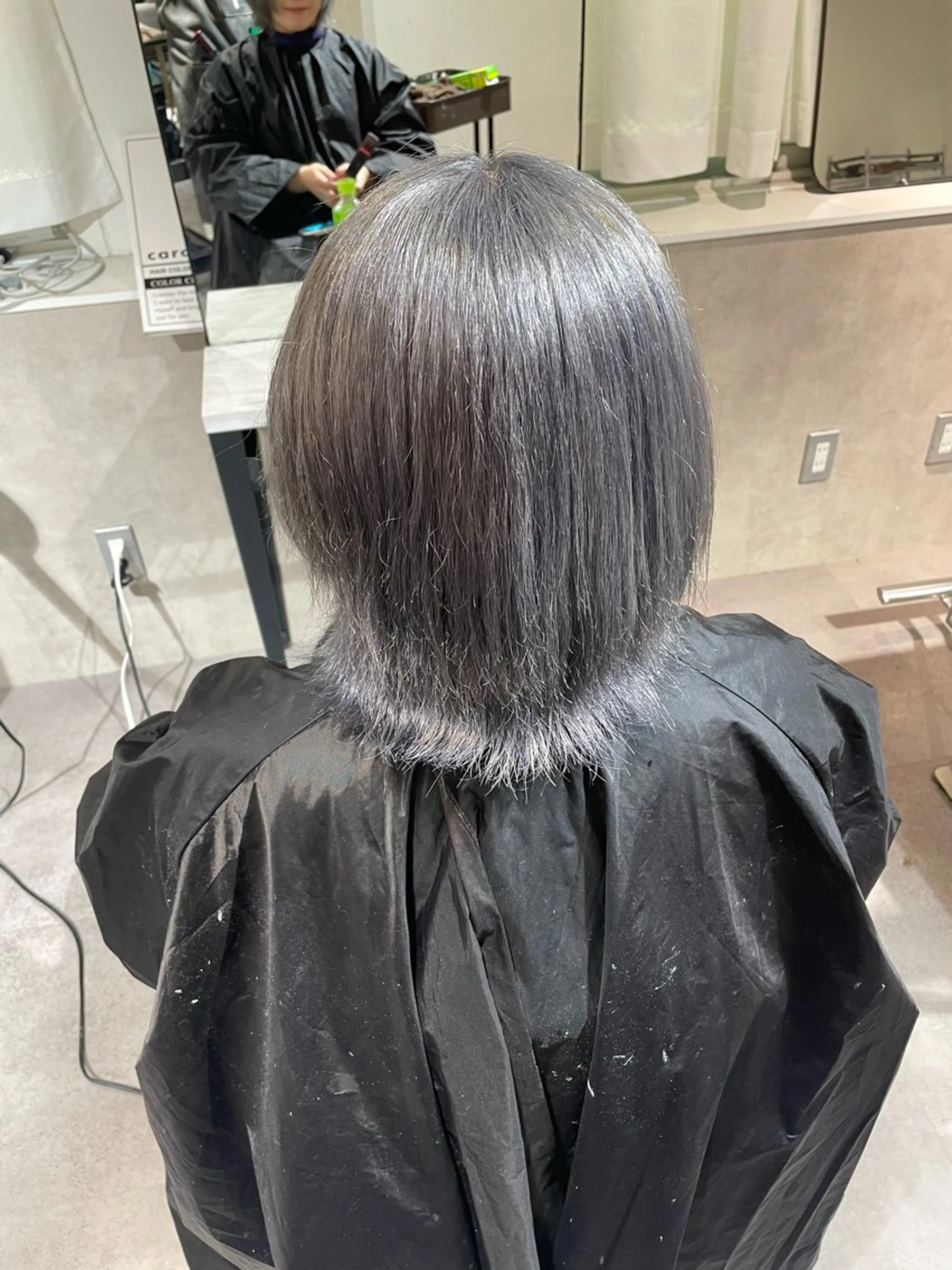 ショート カラー シルバー ヘアカラー トリートメント 🩵ハイトーン/ レイヤーYUZU🩵のヘアスタイル