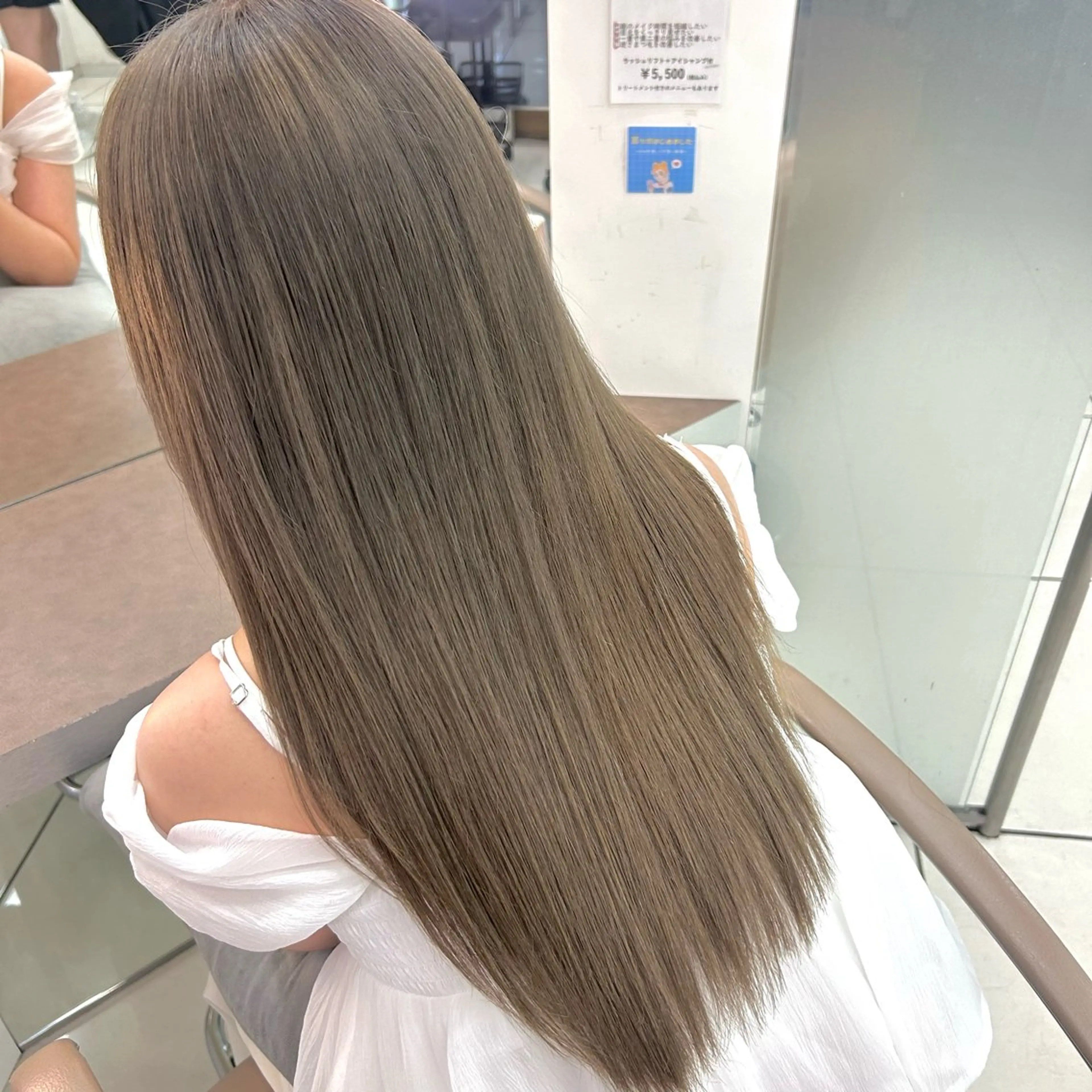 カラー ブリーチ グレージュ オリーブグレージュ オリーブグレー ハイトーン👱‍♀️ エクステ/彩花のヘアスタイル