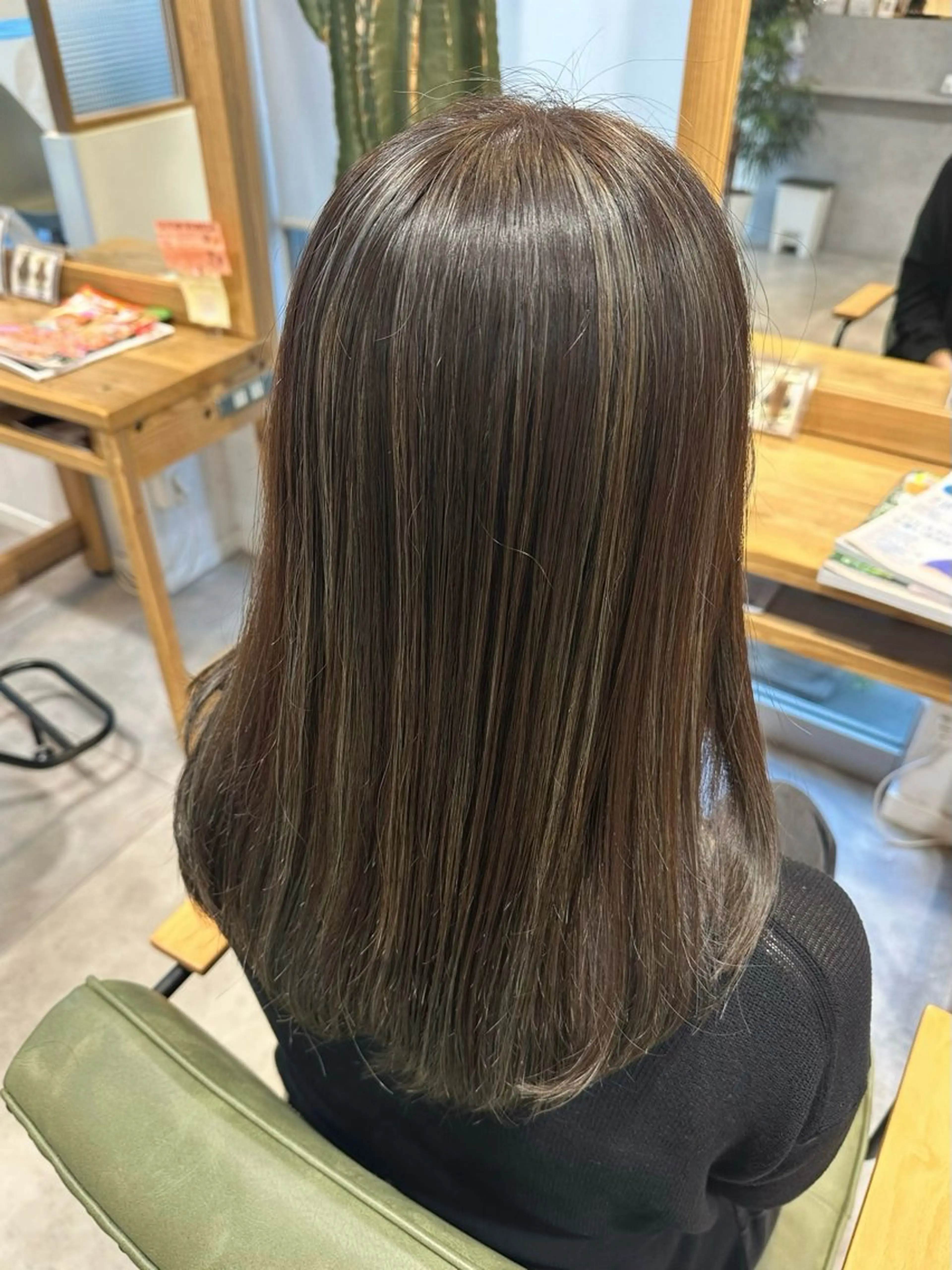 セミロング desirbeaux 佐藤愛のヘアスタイル