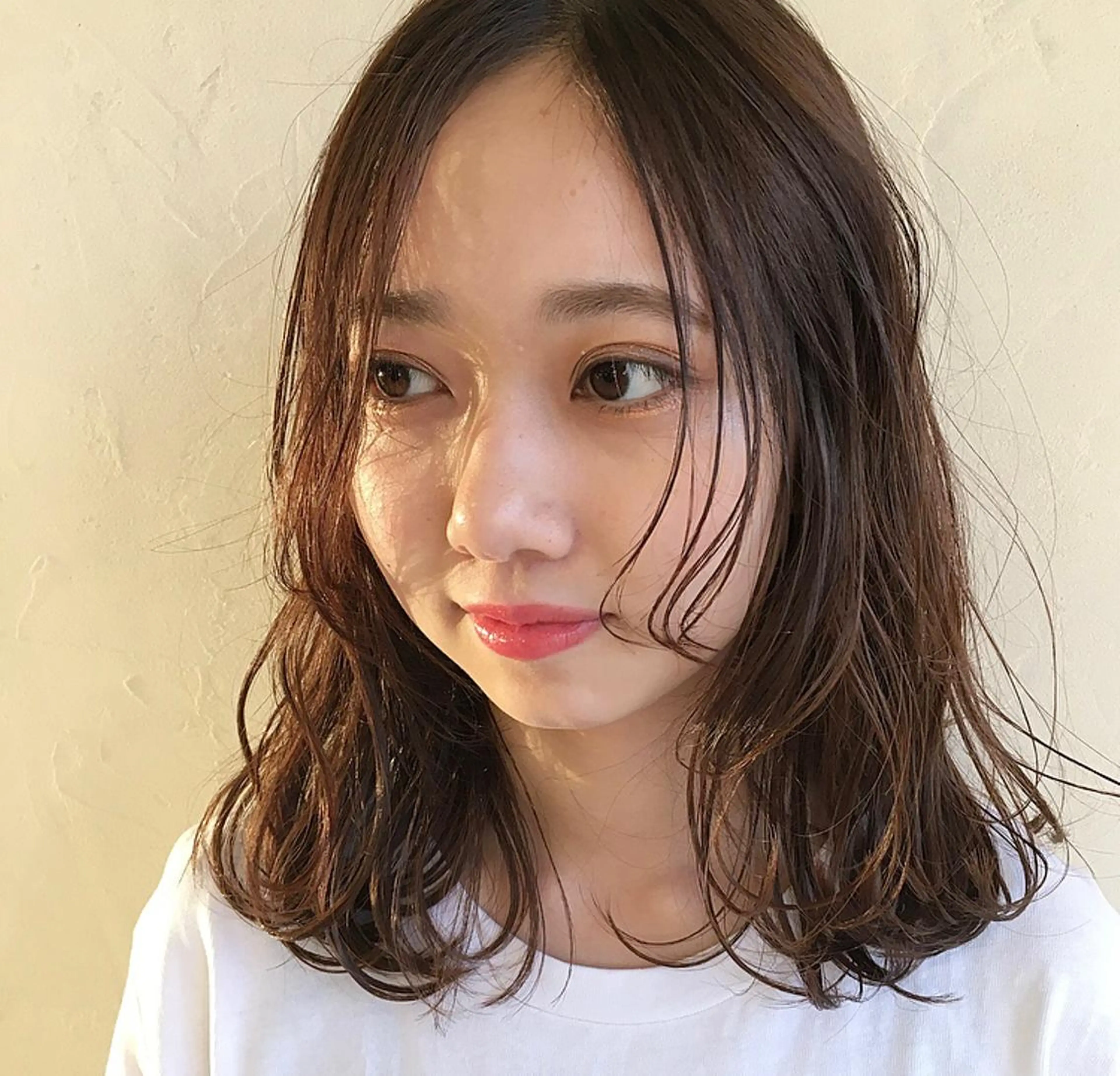 ミディアム パーマ 中岡 泉美のヘアスタイル