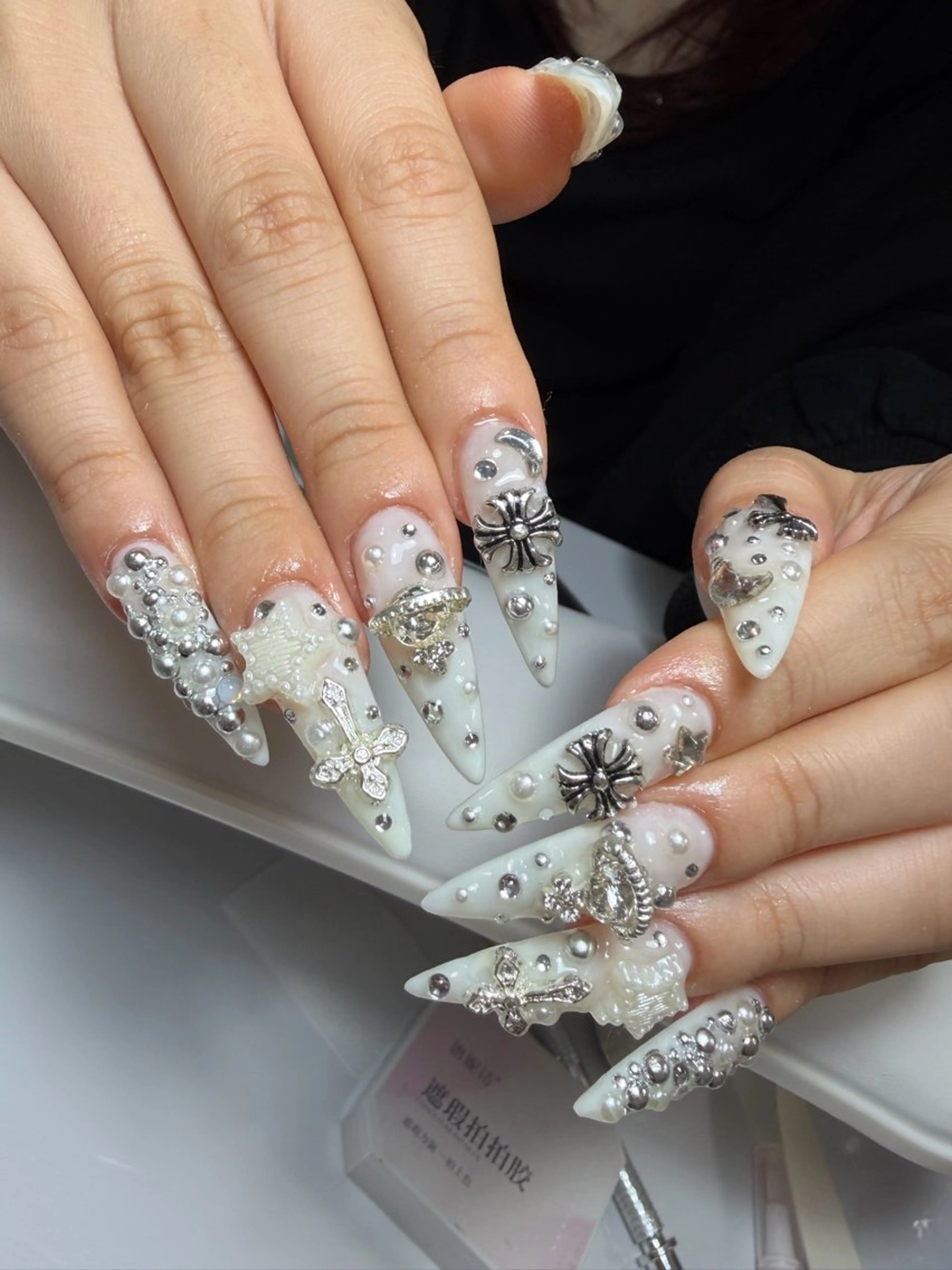 ネイル フラワーネイル 韓国ネイル 持ち込み 春ネイル ワンホンネイル ハンドネイル Huyn Nail Shinjyukuのネイルデザイン
