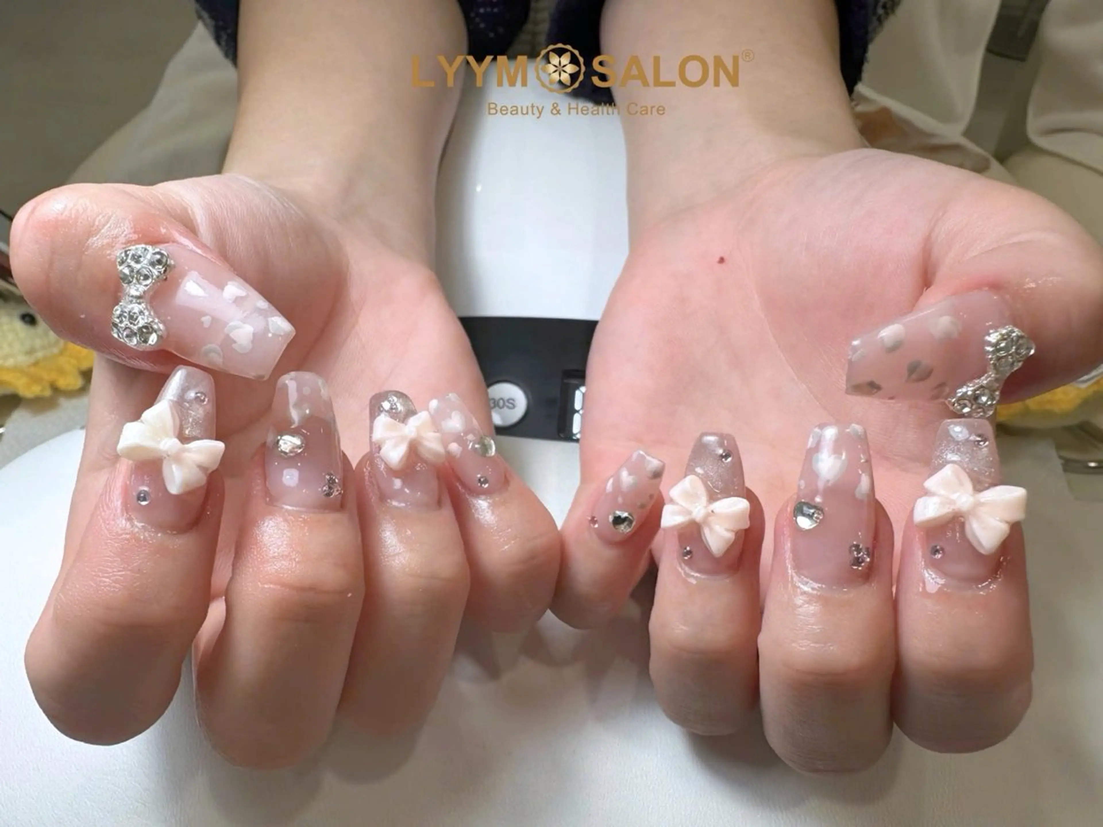 ネイル アートネイル ガーリー 韓国ネイル ニュアンスネイル リボン ハンドネイル LYYM Salonのネイルデザイン