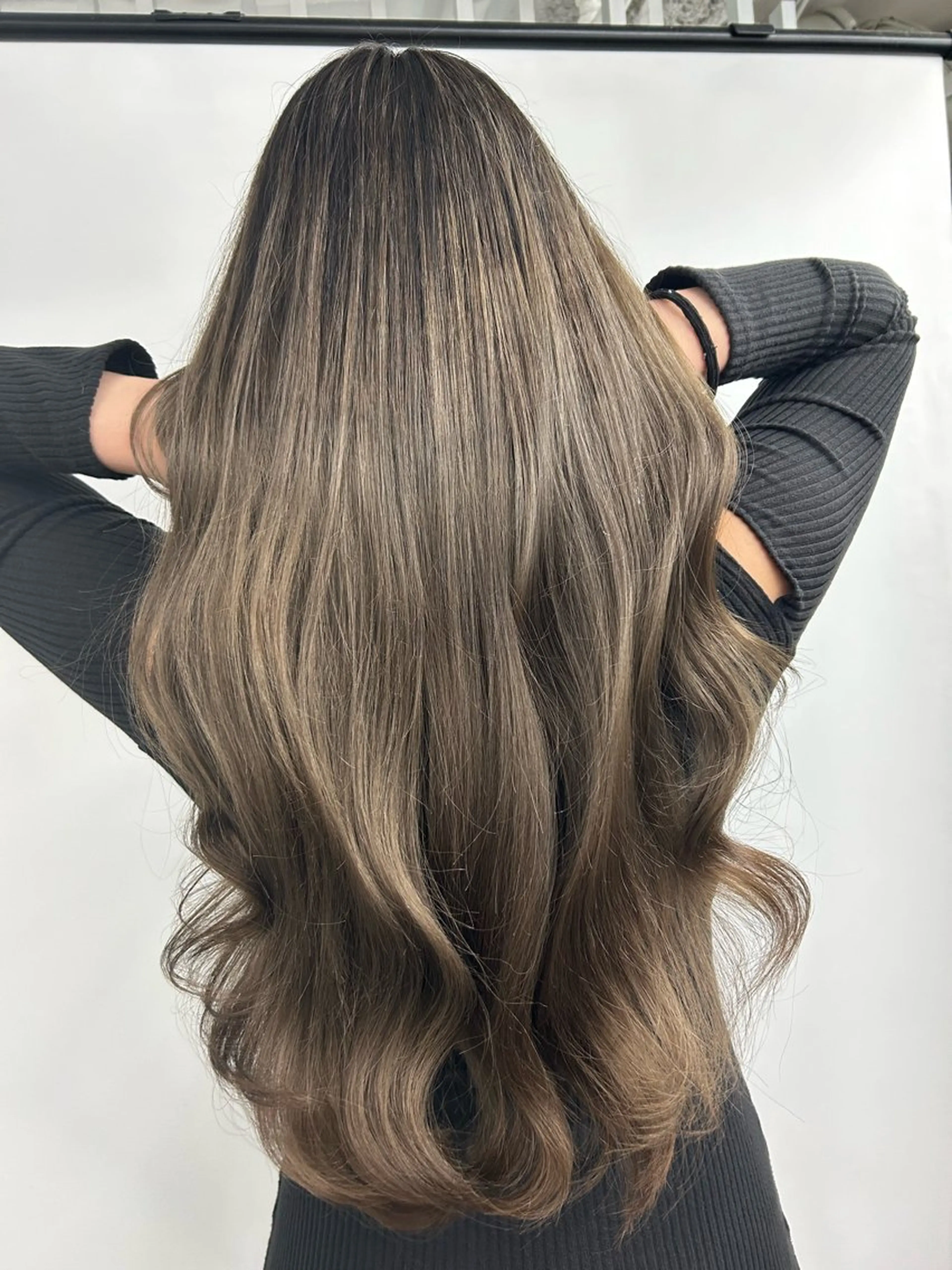 ロング カラー シールエクステ バレイヤージュ グレージュ ハイライトカラー エクステ レイヤー/エクステ alpha下妻のヘアスタイル