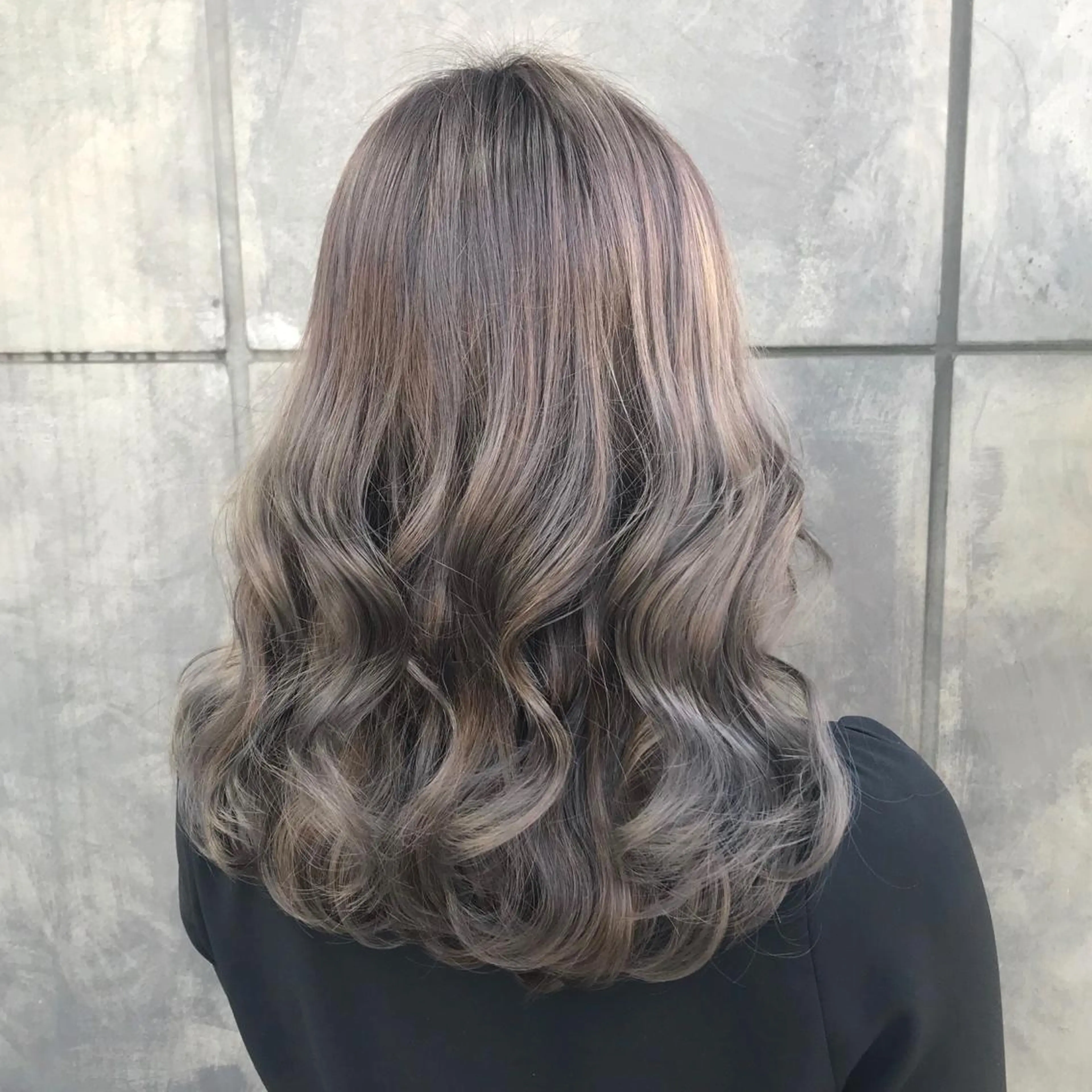 セミロング カラー アッシュ ブリーチ ハイライトカラー ハイライト タンバルモリ K-POP好き美容師 🇰🇷Kai.Yのヘアスタイル