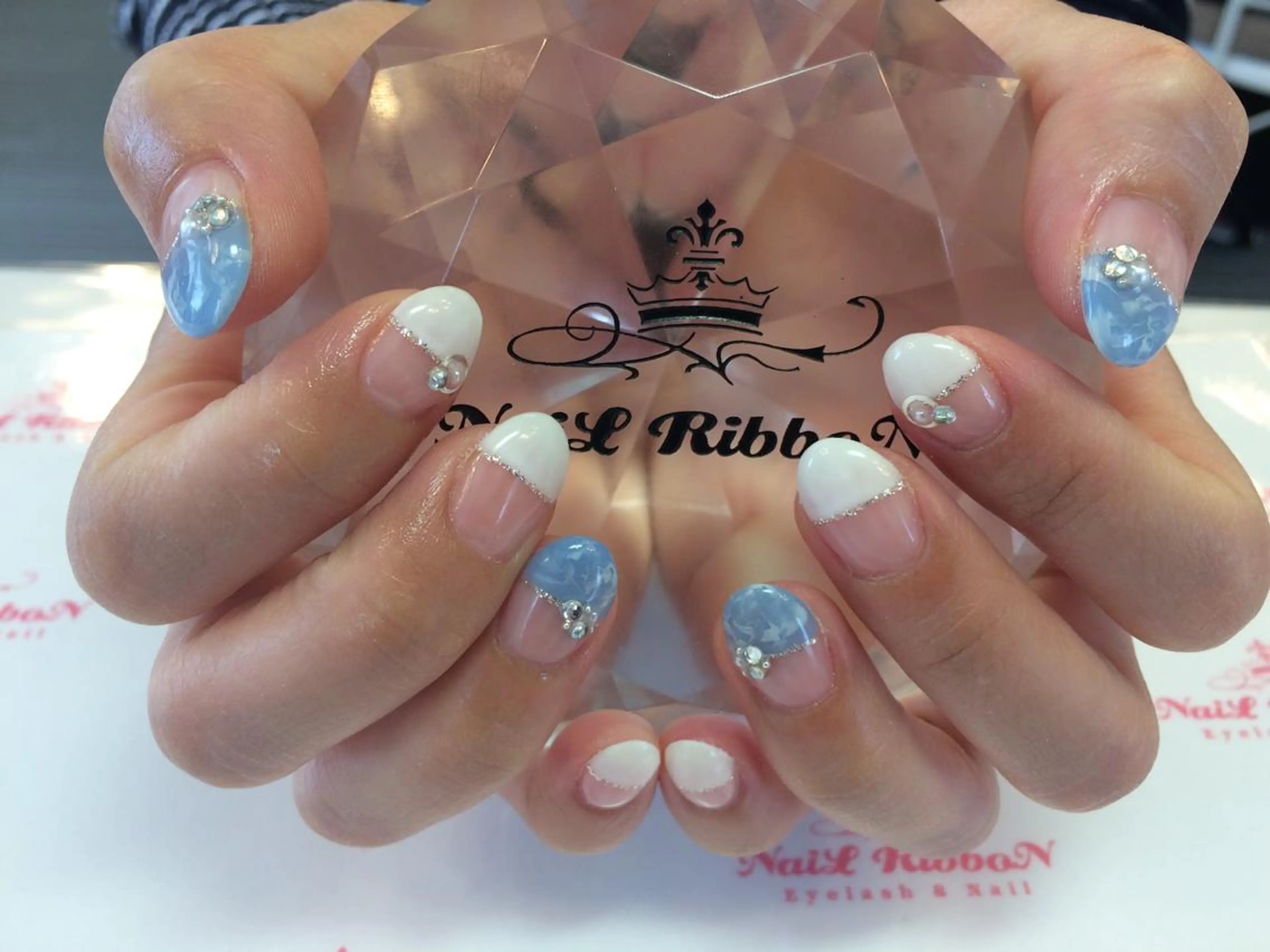 ネイル ネイルリボン 受付スタッフのネイルデザイン