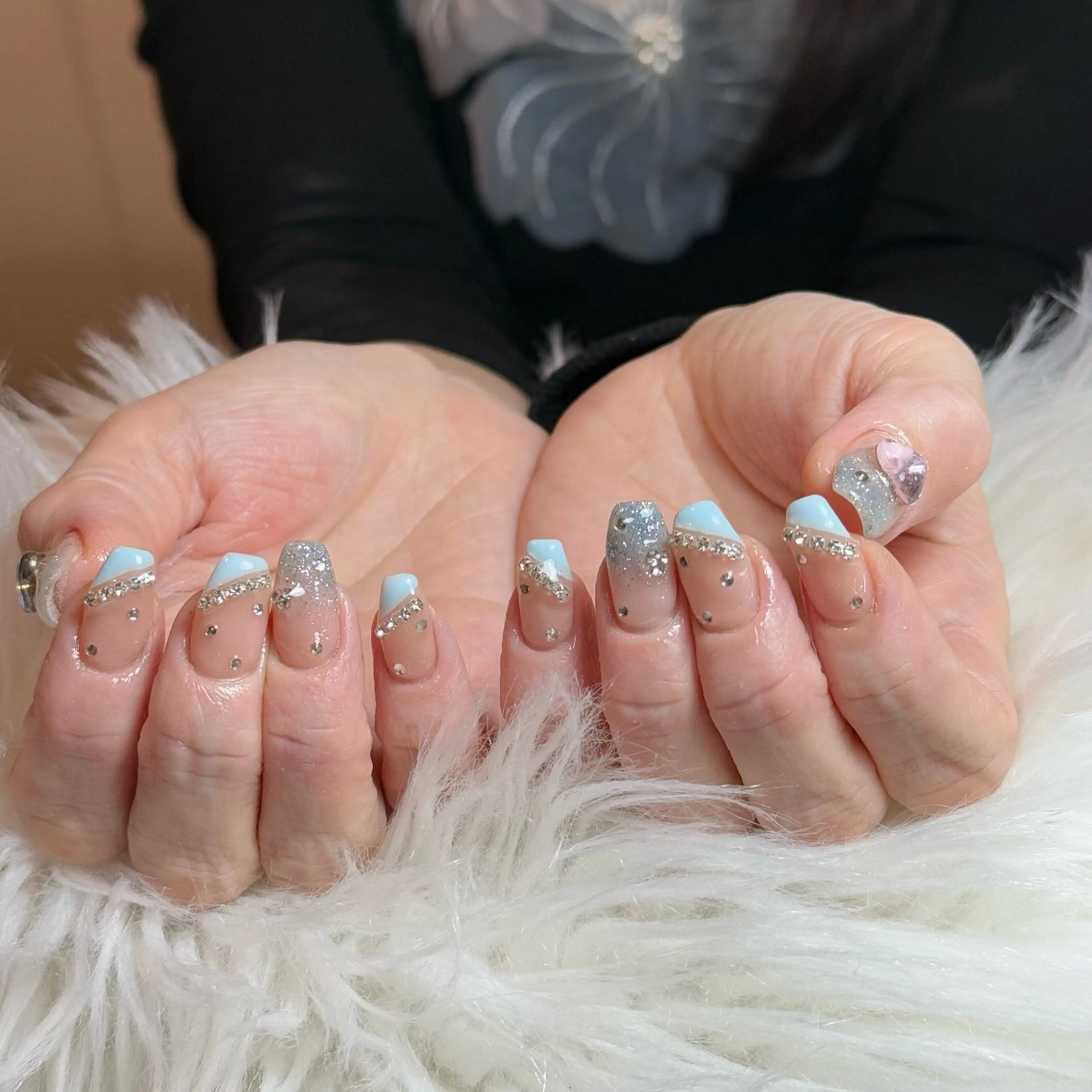 ネイル チークネイル フレンチネイル グラデーション キラキラネイル 韓国ネイル ハンドネイル Risa_ Nailのネイルデザイン