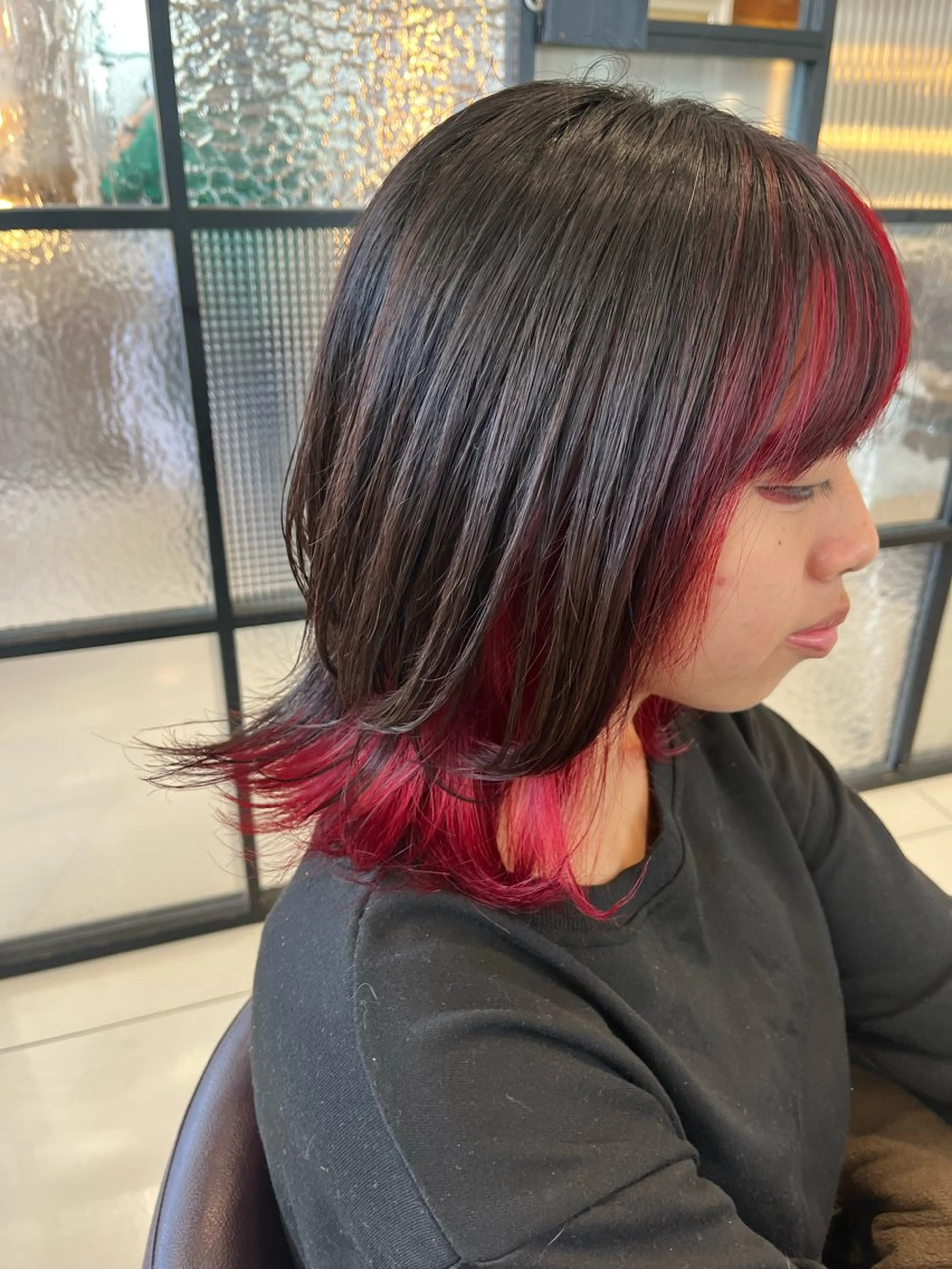 カラー ブリーチ ヘアカラー らいむ/レイヤー/ /イヤリングカラーのヘアスタイル