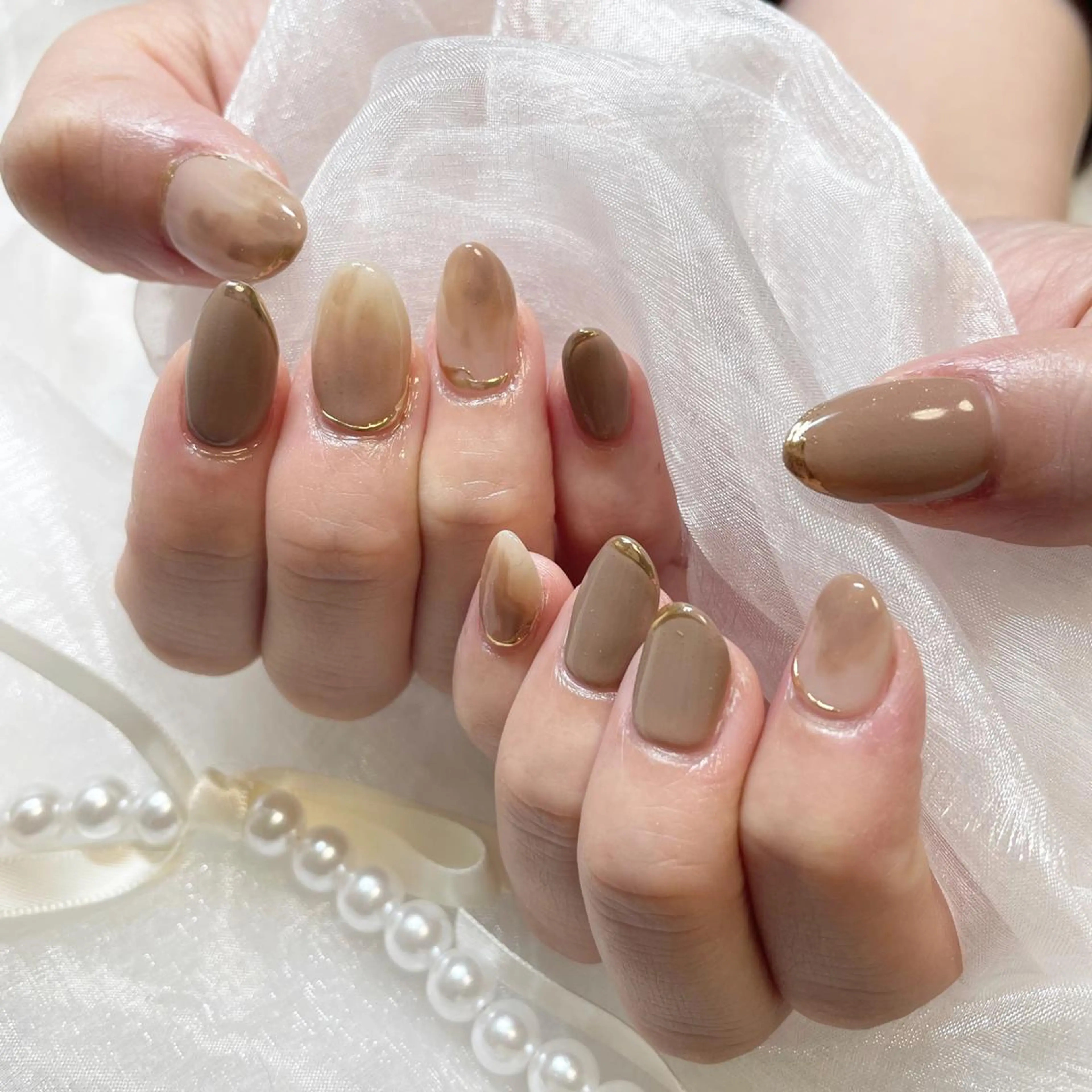 ネイル ジェルネイル キラキラネイル 韓国ネイル 持ち込み ニュアンスネイル ハンドネイル fiore nail 🦋のネイルデザイン