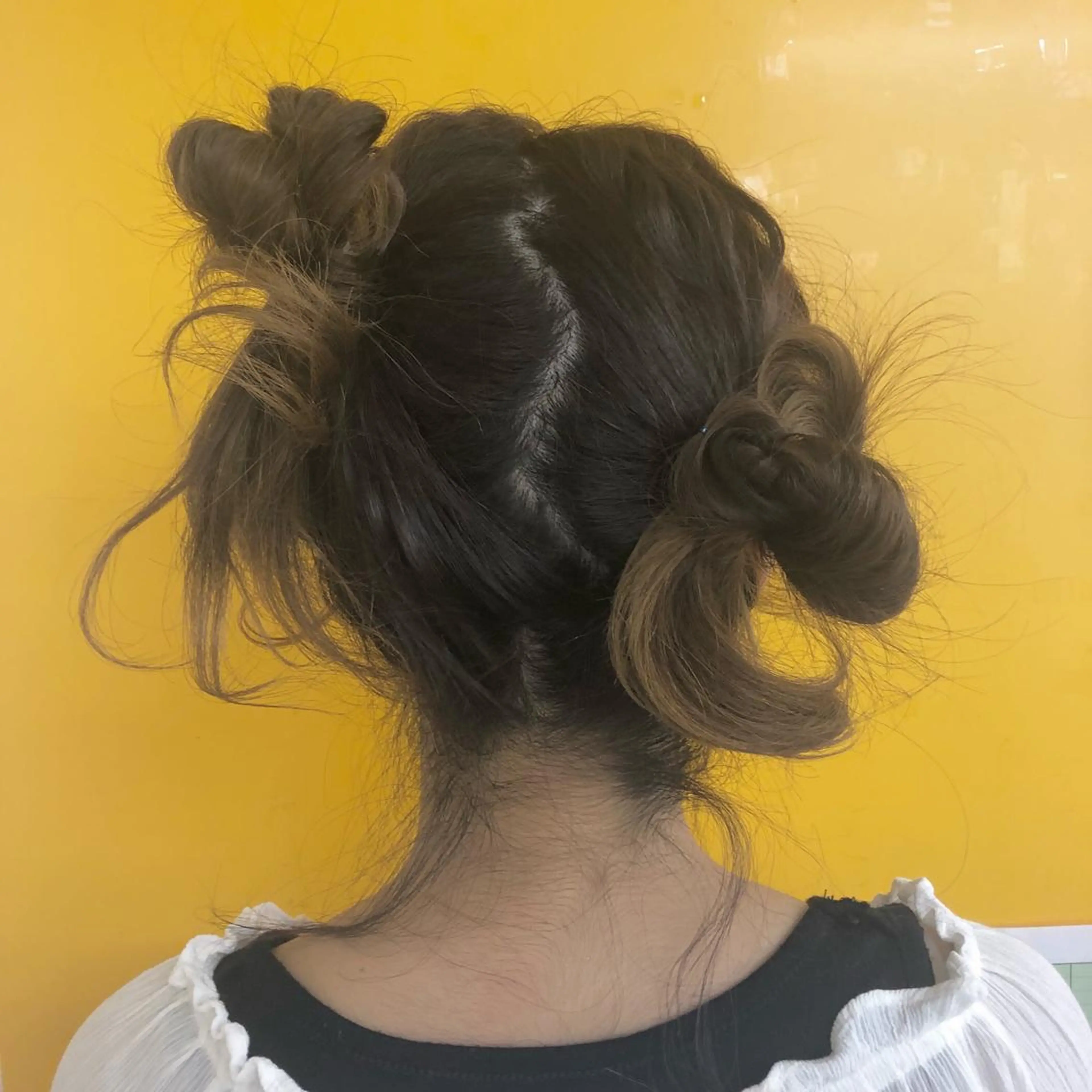 ロング ヘアアレンジ レイヤーカット✖️ 柔らかベージュカラーのヘアスタイル