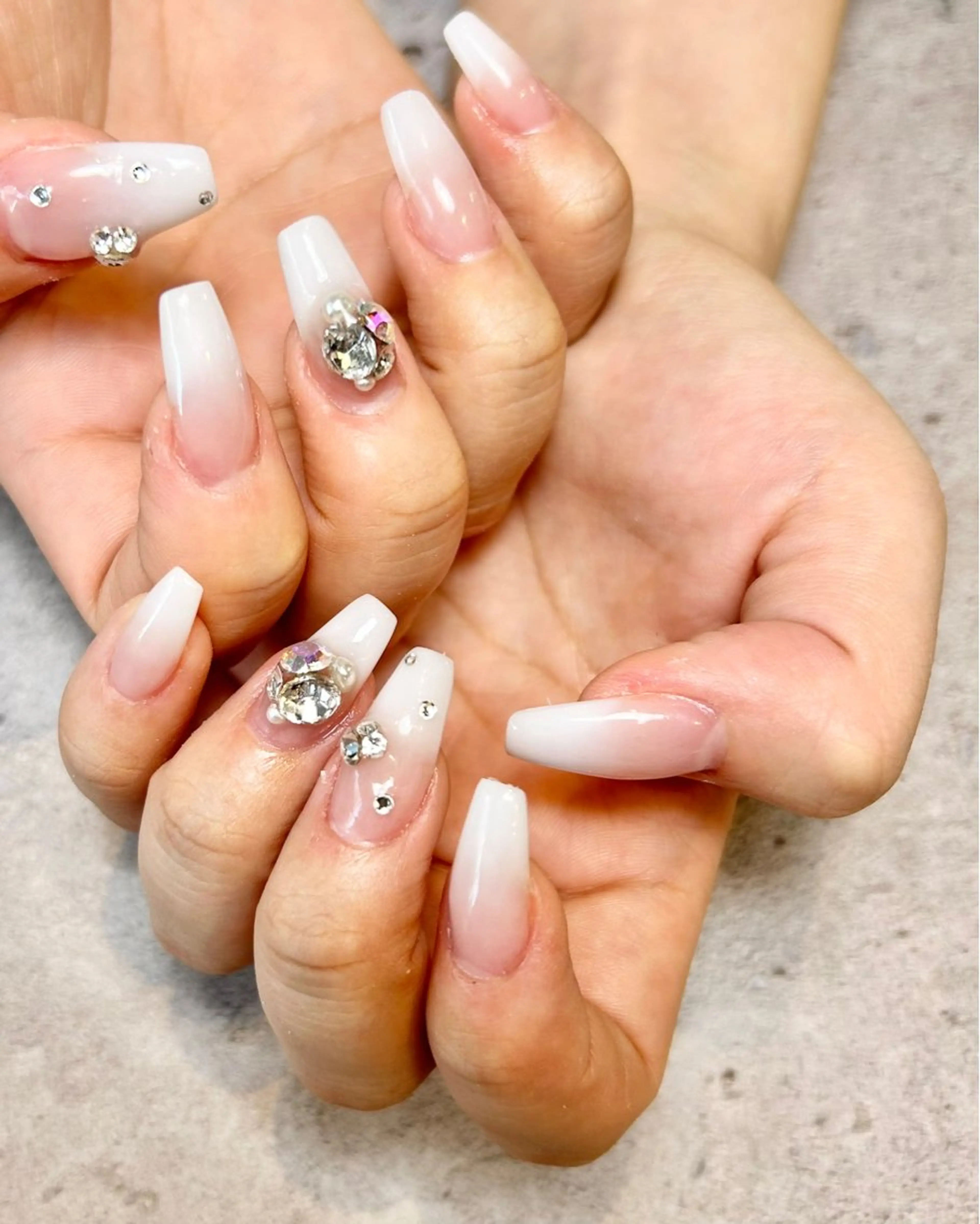 ネイル アートネイル グラデーション スカルプネイル シンプルネイル ホワイト Reflection marikoのネイルデザイン