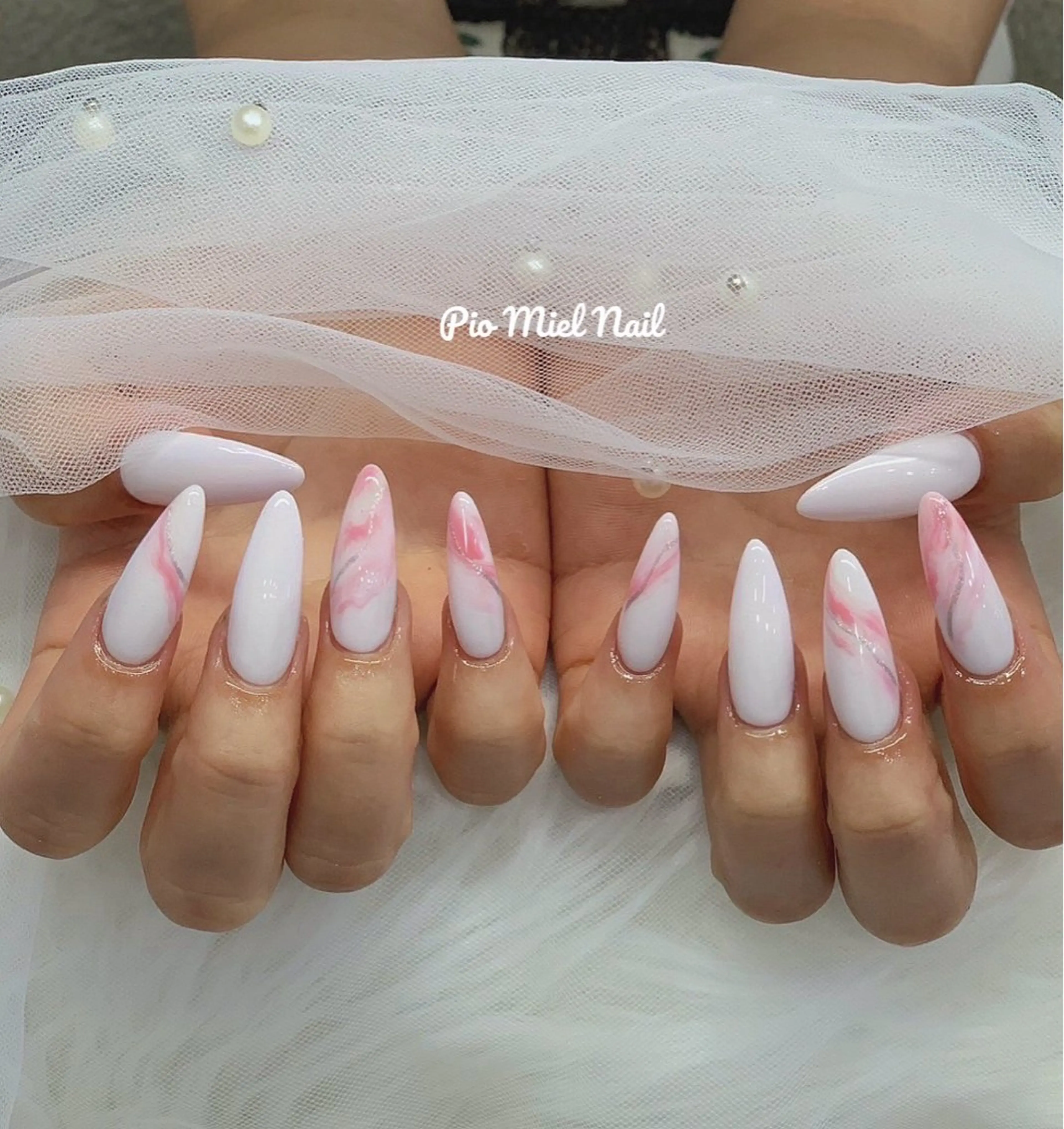 セミロング 韓国風ヘア ハンドネイル HANA 長さだしのネイルデザイン