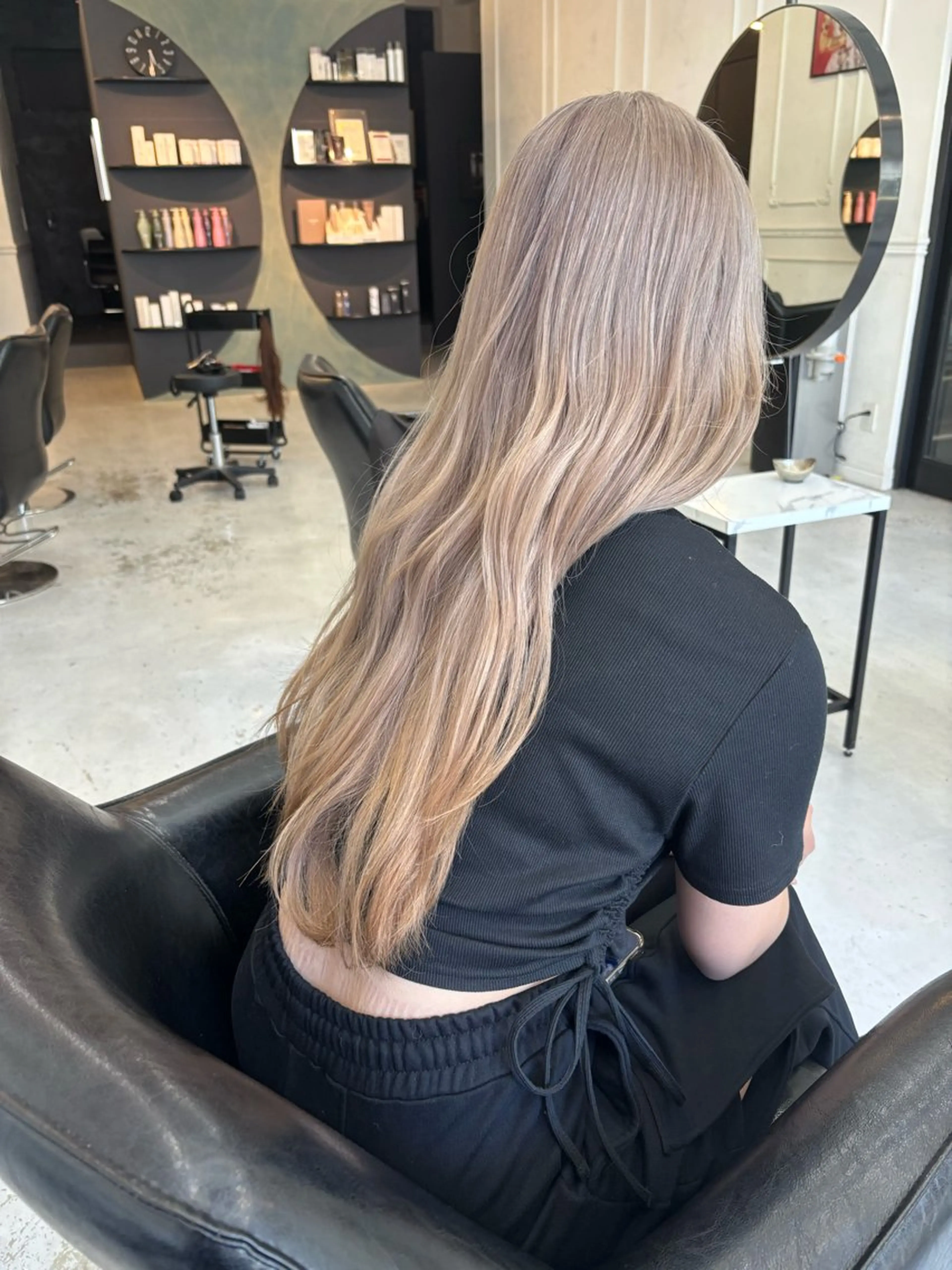 ロング ヘアカラー MaisonHALU さくらのヘアスタイル