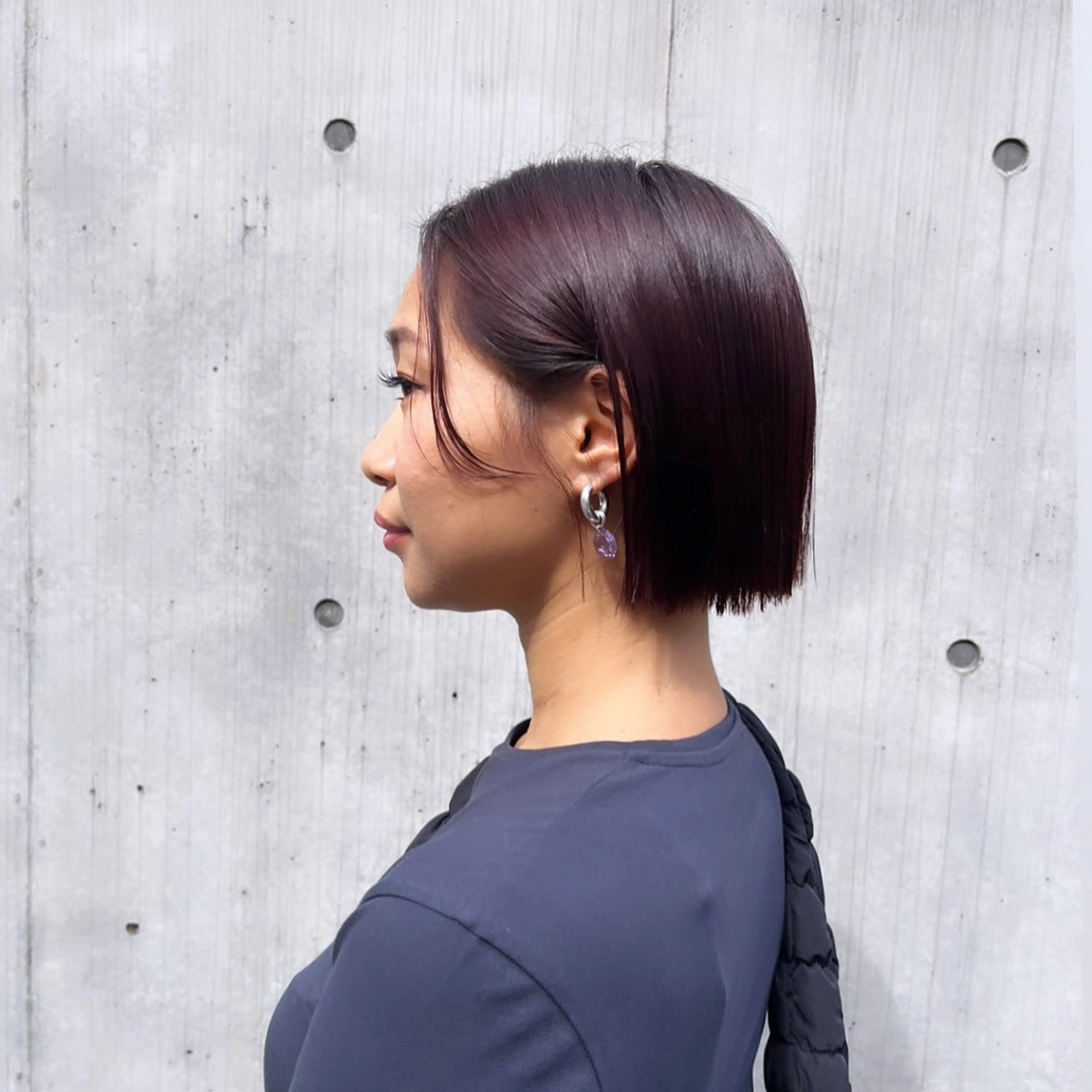 ショート カラー ブラウンカラー カシス レッドカラー レッドブラウン ボブ カット ヘアカラー トリートメント ヘッドスパ ヘアセット カジュアルを女っぽく 𝗮𝘆𝗮𝗰𝗼のヘアスタイル