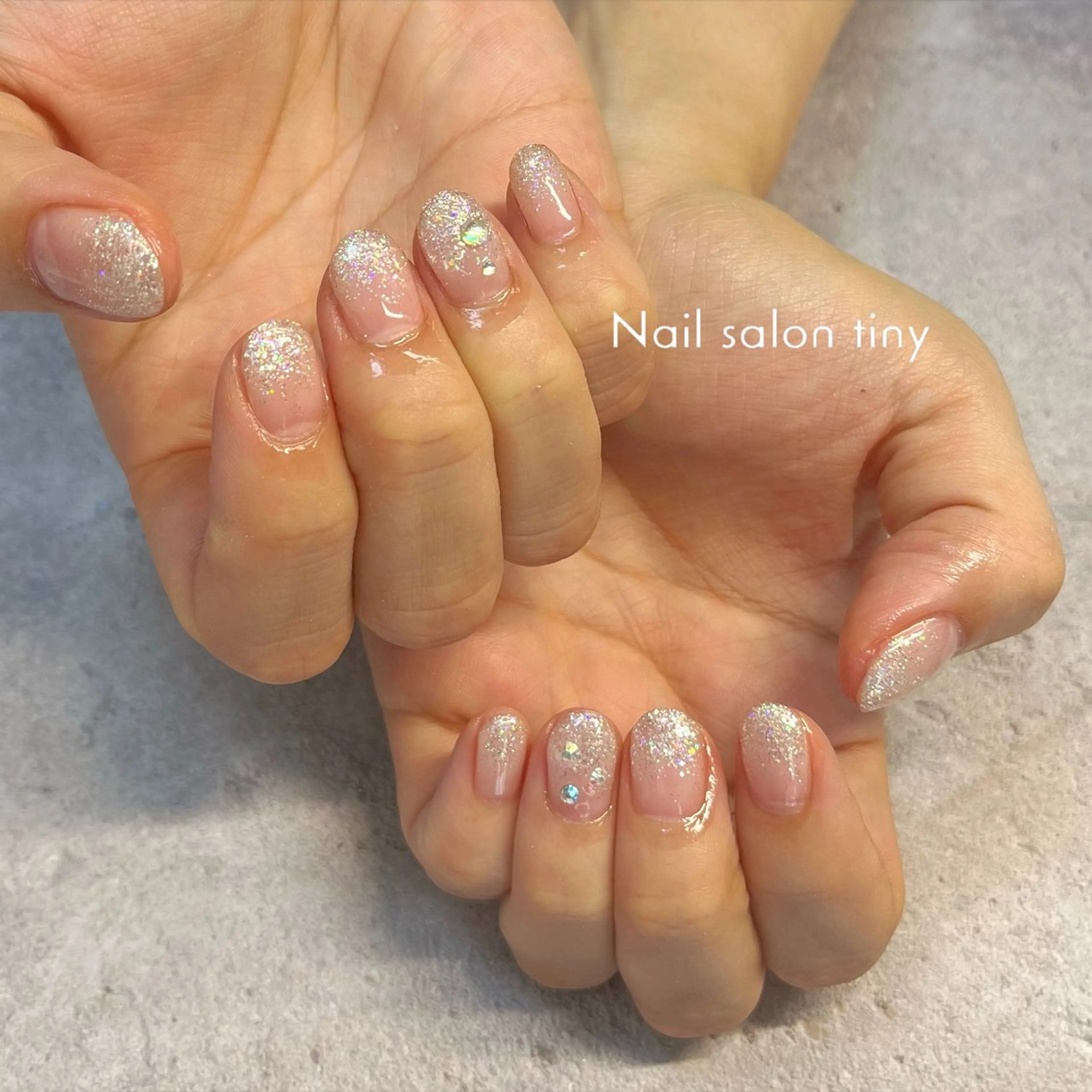 ネイル ラメ(グリッター) ラメグラデーション ストーンネイル Nail salon tiny🩵のネイルデザイン