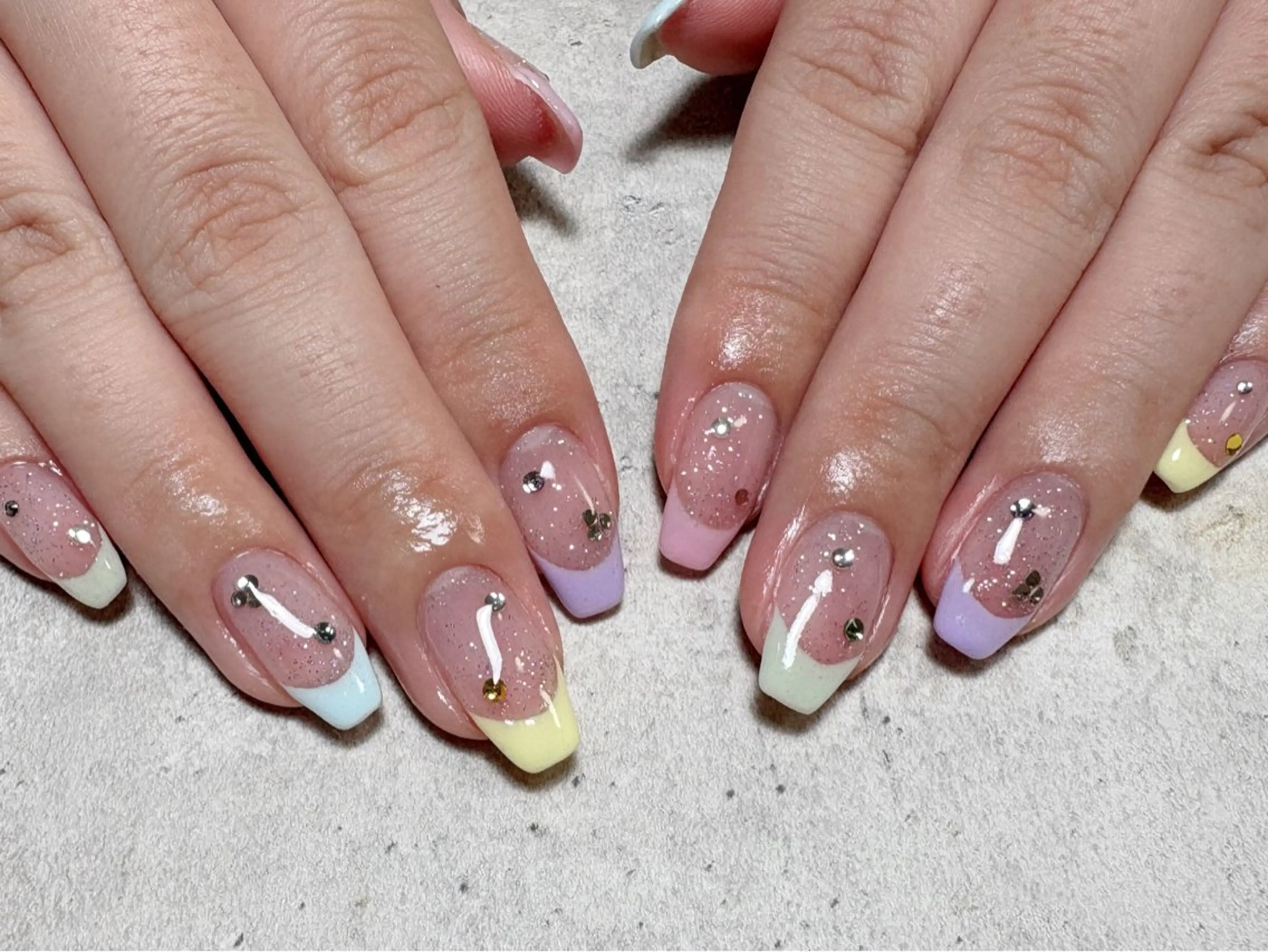 ネイル フレンチネイル ストーンネイル gypso.267 🌷SETO🌷のネイルデザイン