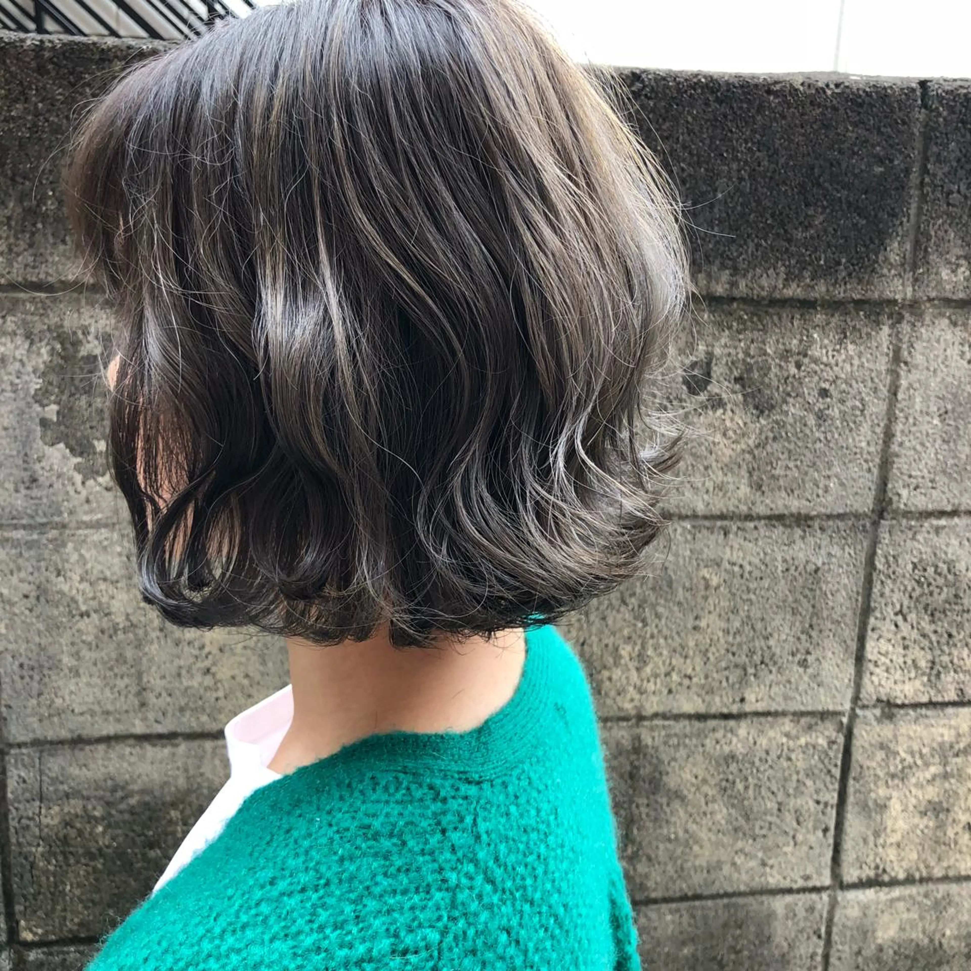 ショート カラー グレージュ カーキグレージュ ボブ カット ヘアカラー トリートメント 髪質改善、エクステ 山口卓哉のヘアスタイル