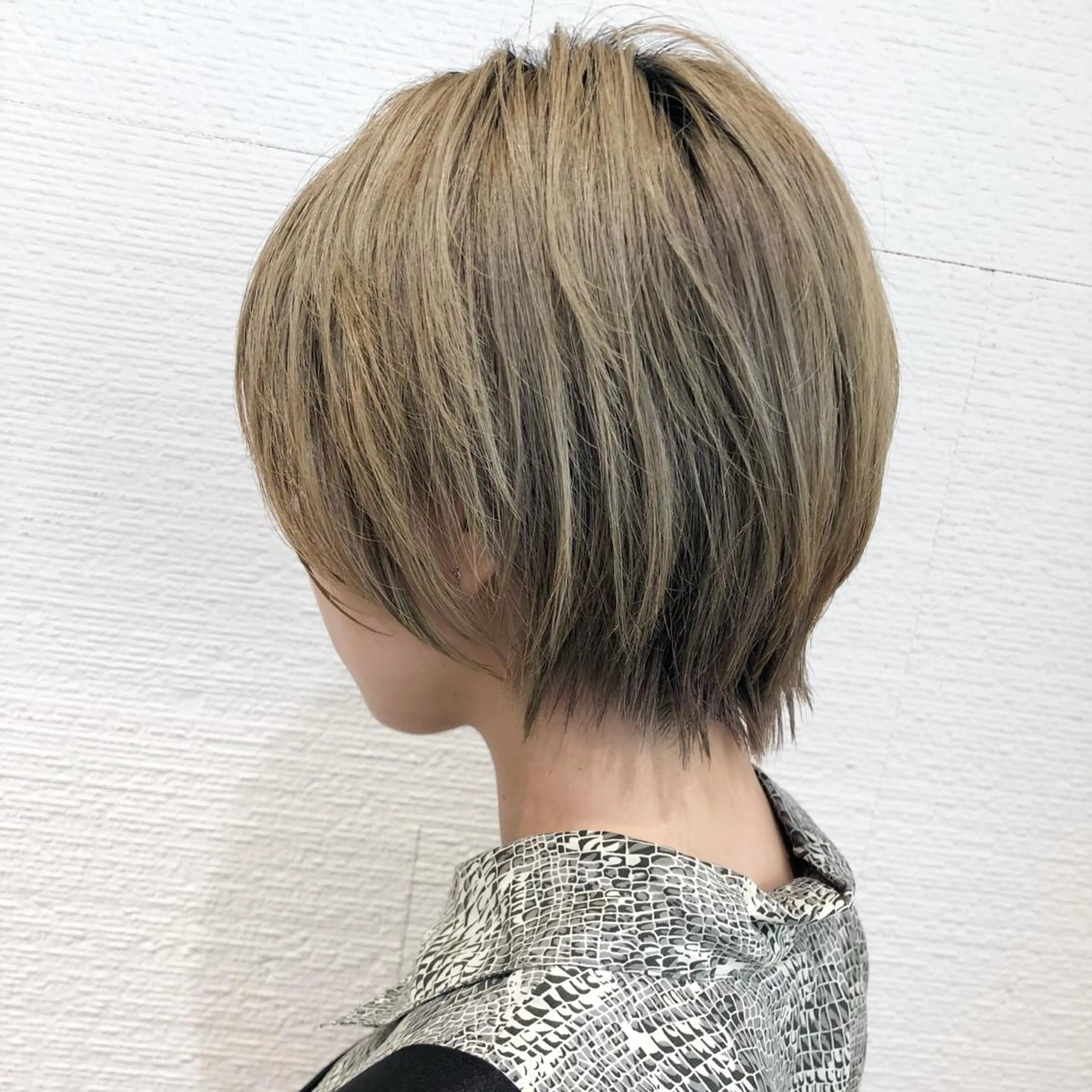 ショート カラー 三鷹で1番ショート ボブをカットする新谷のヘアスタイル