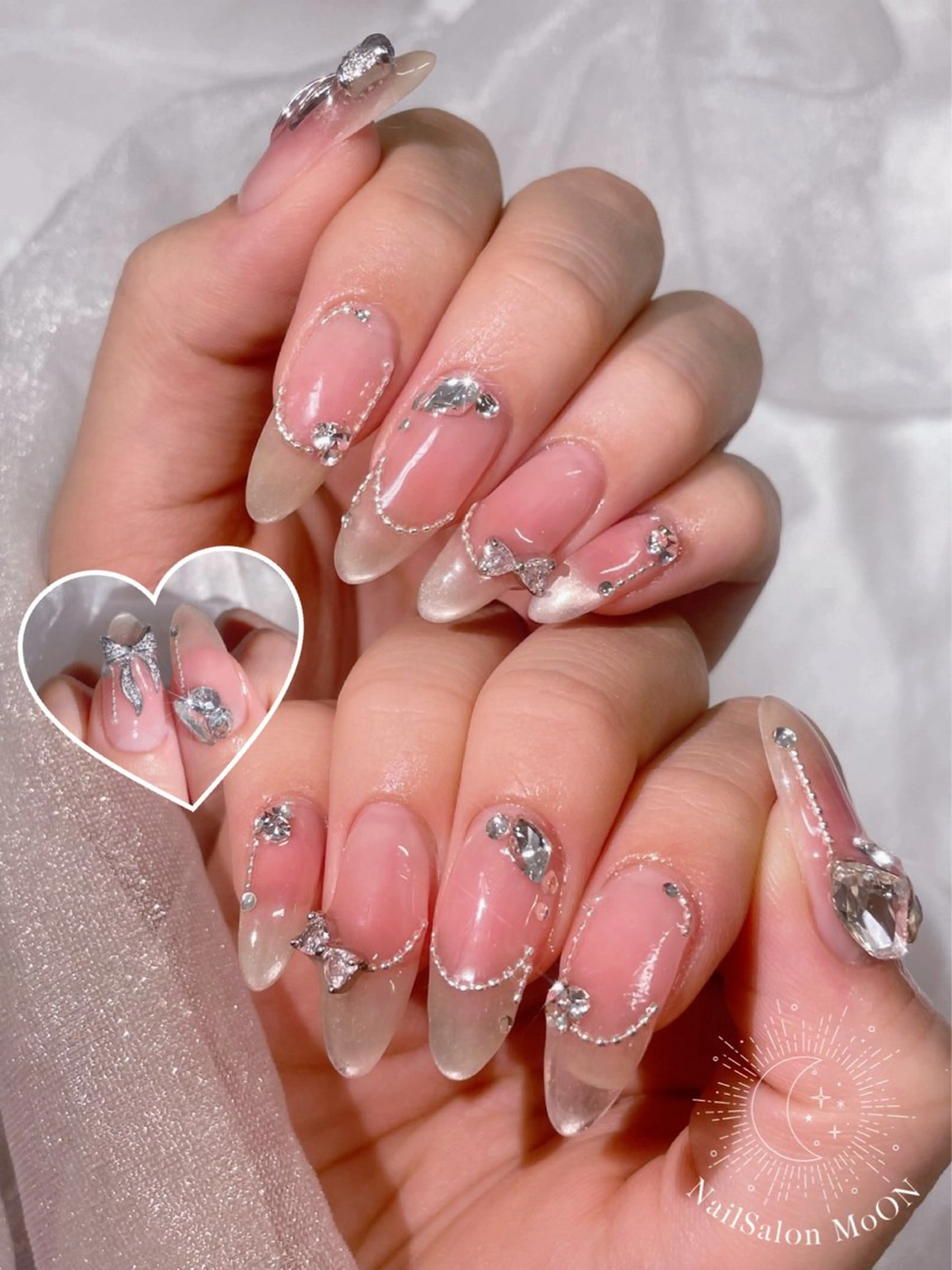 MoON...❤︎ MeGuのネイルデザイン