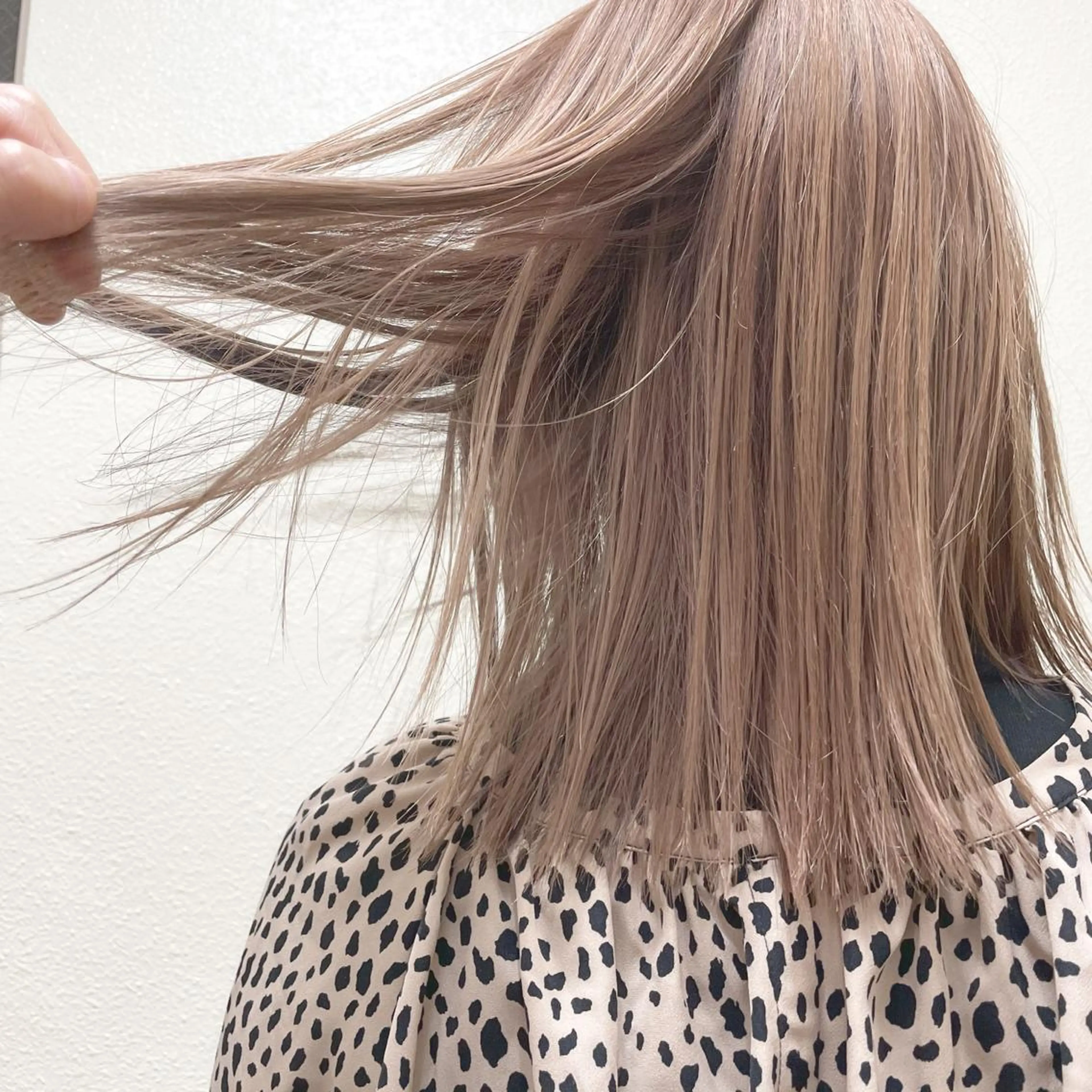 ミディアム カラー パーマ ヘアアレンジ メンズ キッズ ネイル マツエク・マツパ メンズブリーチ メンズハイライト メンズインナーカラー メンズ韓国風 アディクシーカラー 切りっぱなしヘアボブ ミディアムヘアRYOのヘアスタイル