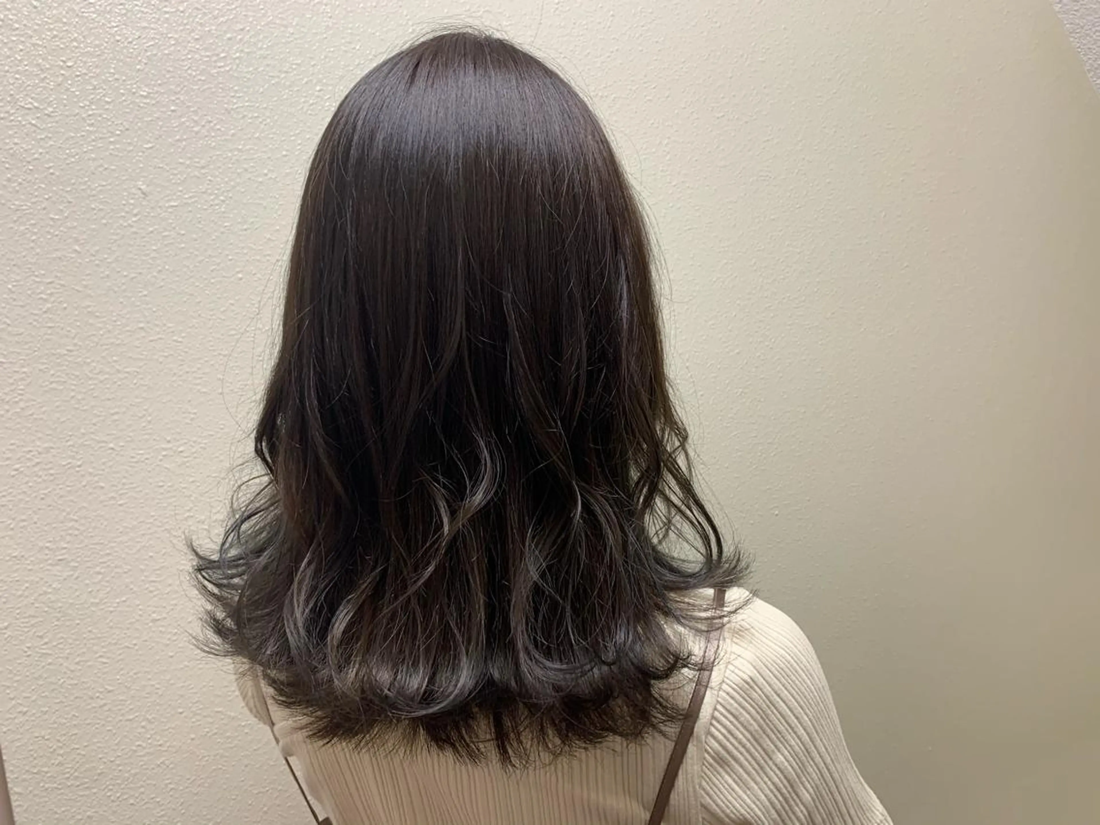 ミディアム カラー パーマ ヘアアレンジ メンズ キッズ ネイル マツエク・マツパ 切りっぱなしヘアボブ ミディアムヘアRYOのヘアスタイル