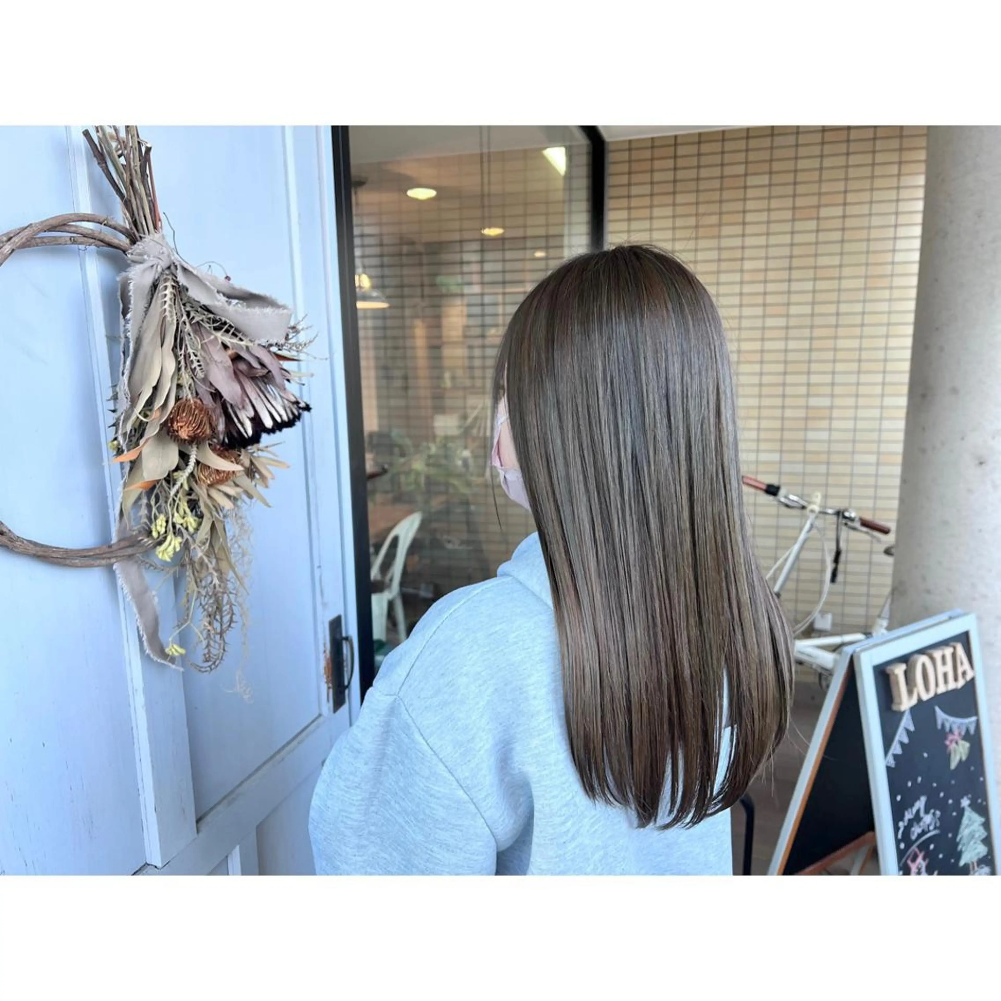 ロング カラー アッシュ ベージュカラー ヘアカラー トリートメント ツキダテ ユイのヘアスタイル