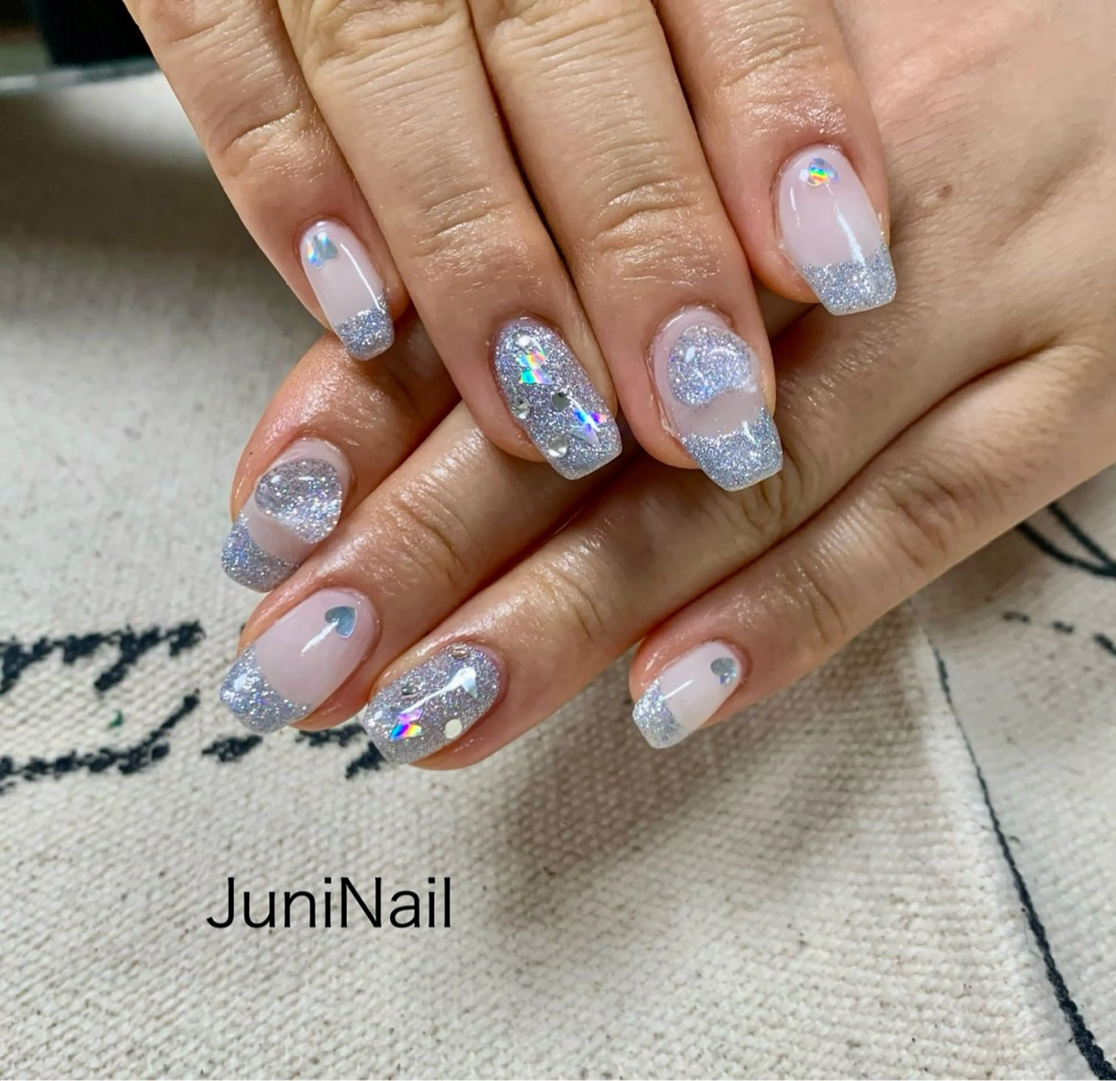 ネイル オーロラネイル フラッシュネイル 氷ネイル・うるうるネイル キラキラネイル 韓国ネイル ハンドネイル JuniNail 주니네일🇰🇷suのネイルデザイン