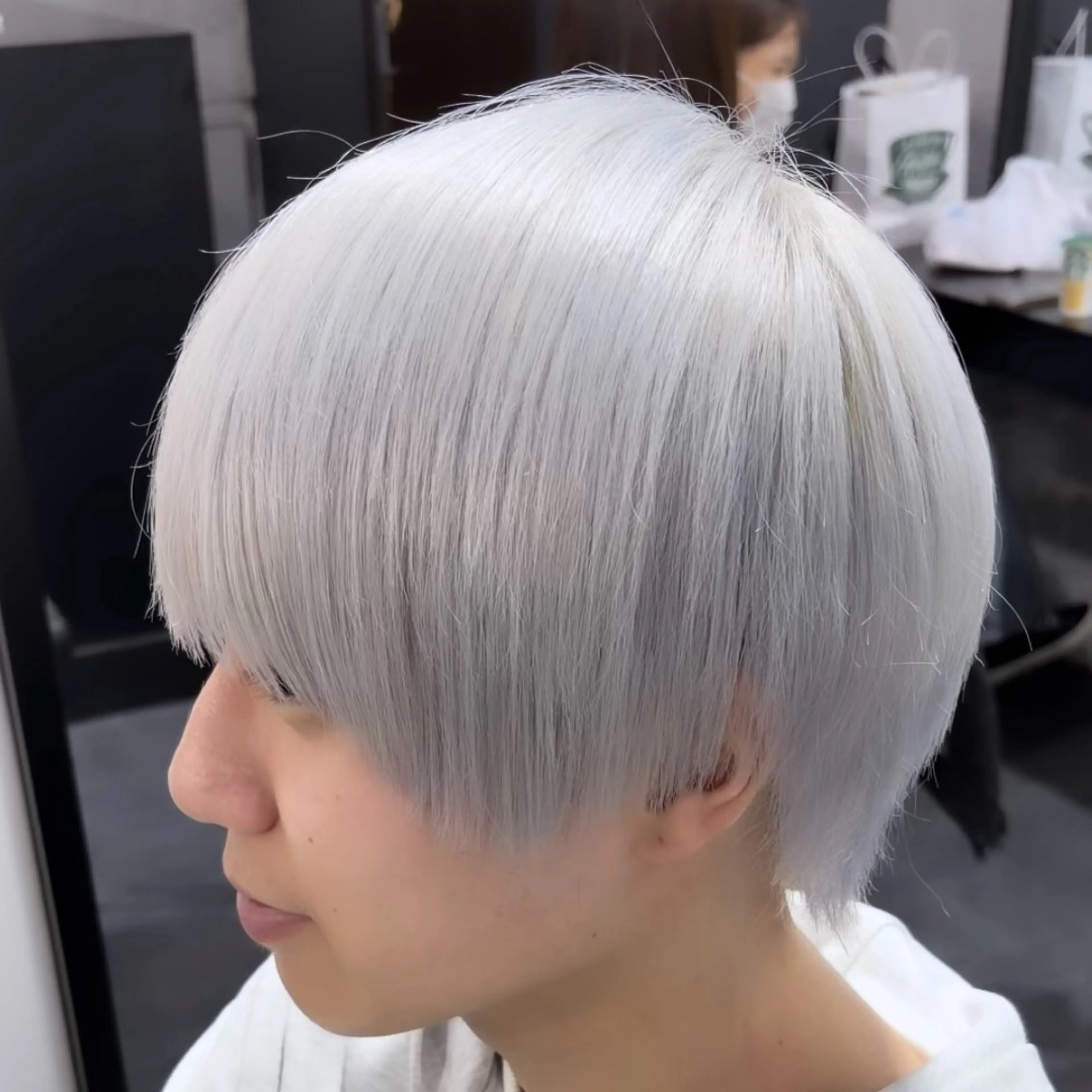 カット+ハイトーンカラーの写真