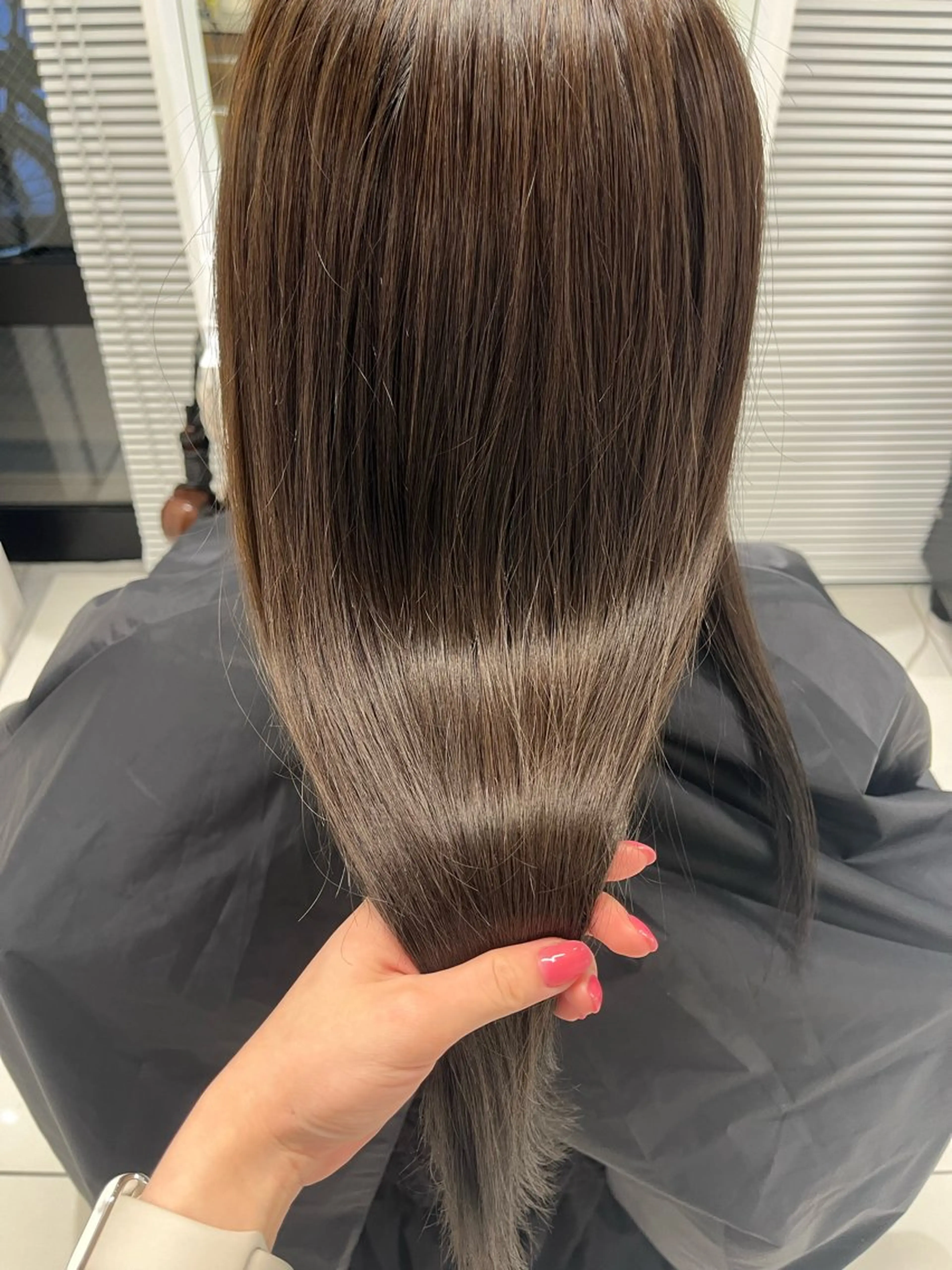 sena⌇ベージュ⌇ ブリーチなしWカラーのヘアスタイル