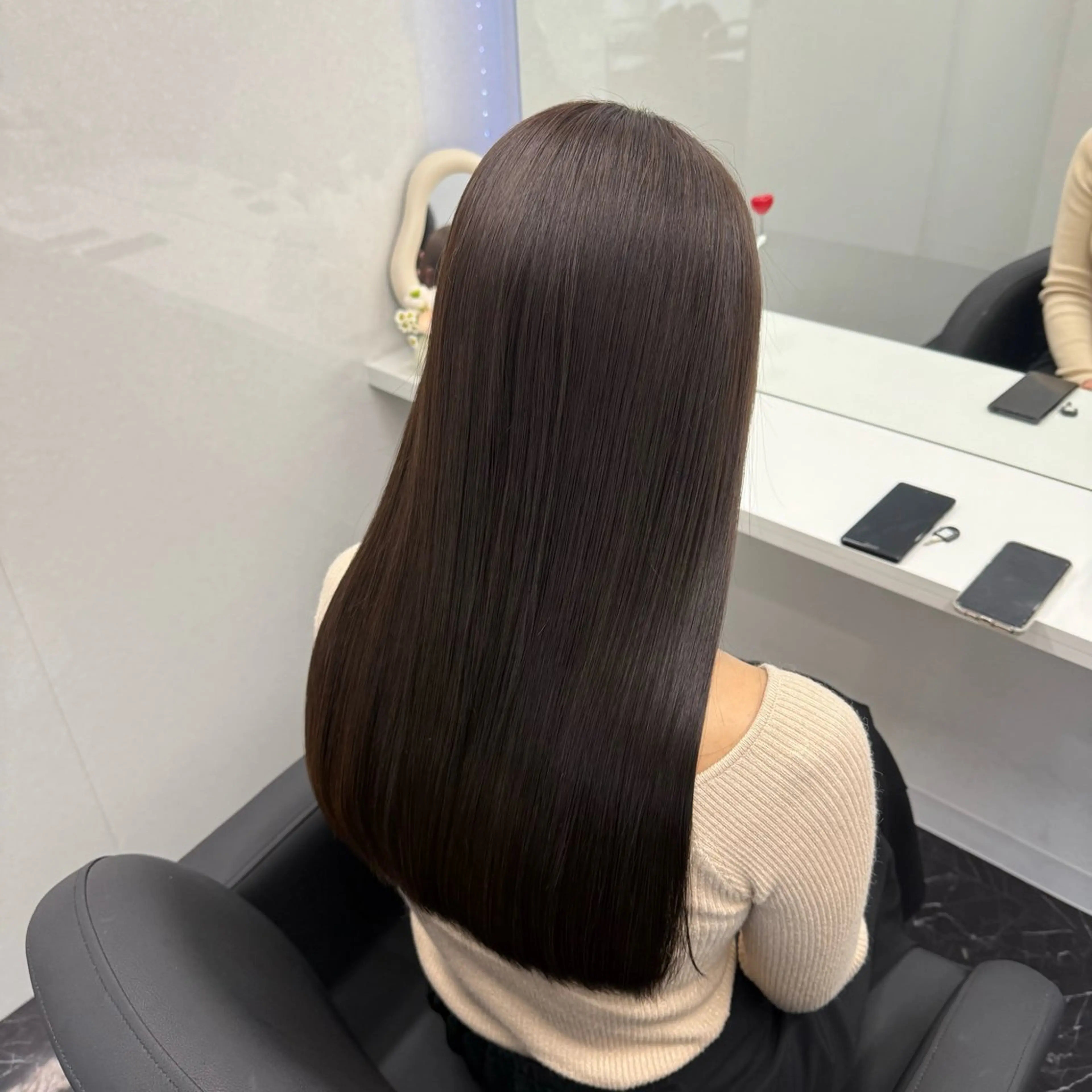 セミロング カラー ベージュカラー ブリーチ ブラウンカラー ショコラブラウン チョコレートブラウン ヘアカラー トリートメント ケアブリーチ/ 髪質改善/上質艶髪のヘアスタイル