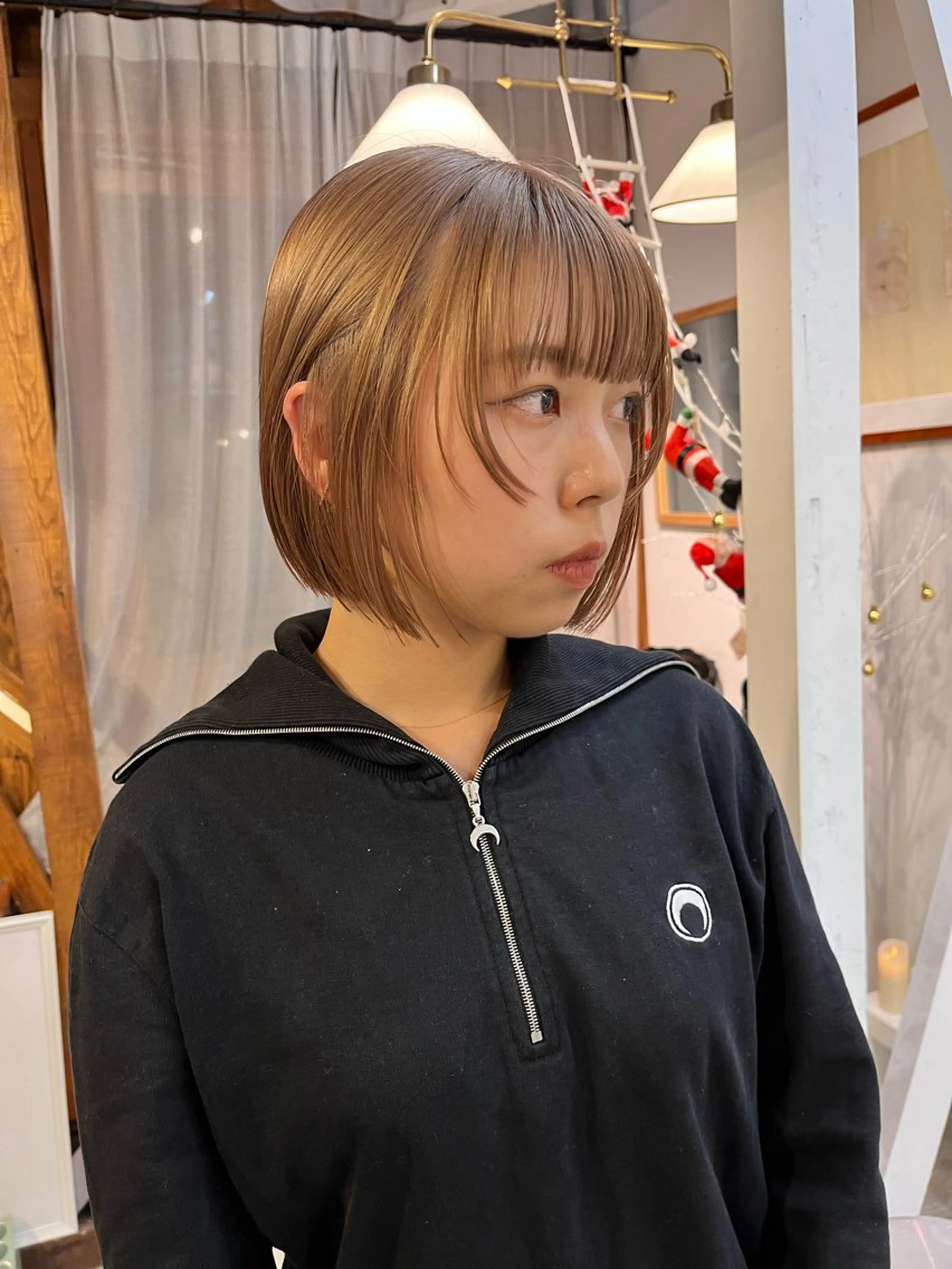 ショート レイヤーカット ボブ/色素薄めカラー RISAのヘアスタイル