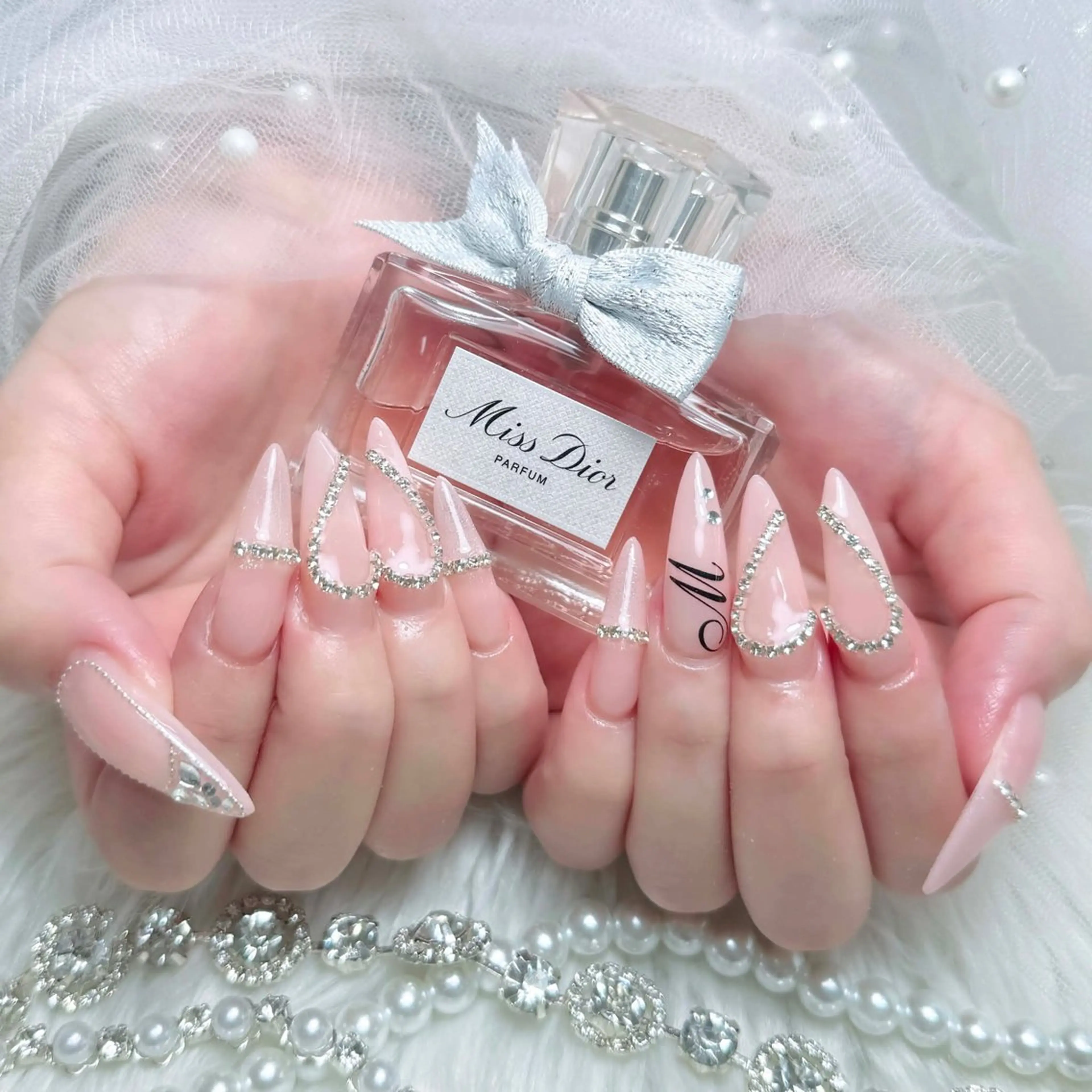 ネイル アートネイル 長さ出し ジェルネイル ガーリー キラキラネイル ハンドネイル ハンドケア Nova Nailのネイルデザイン