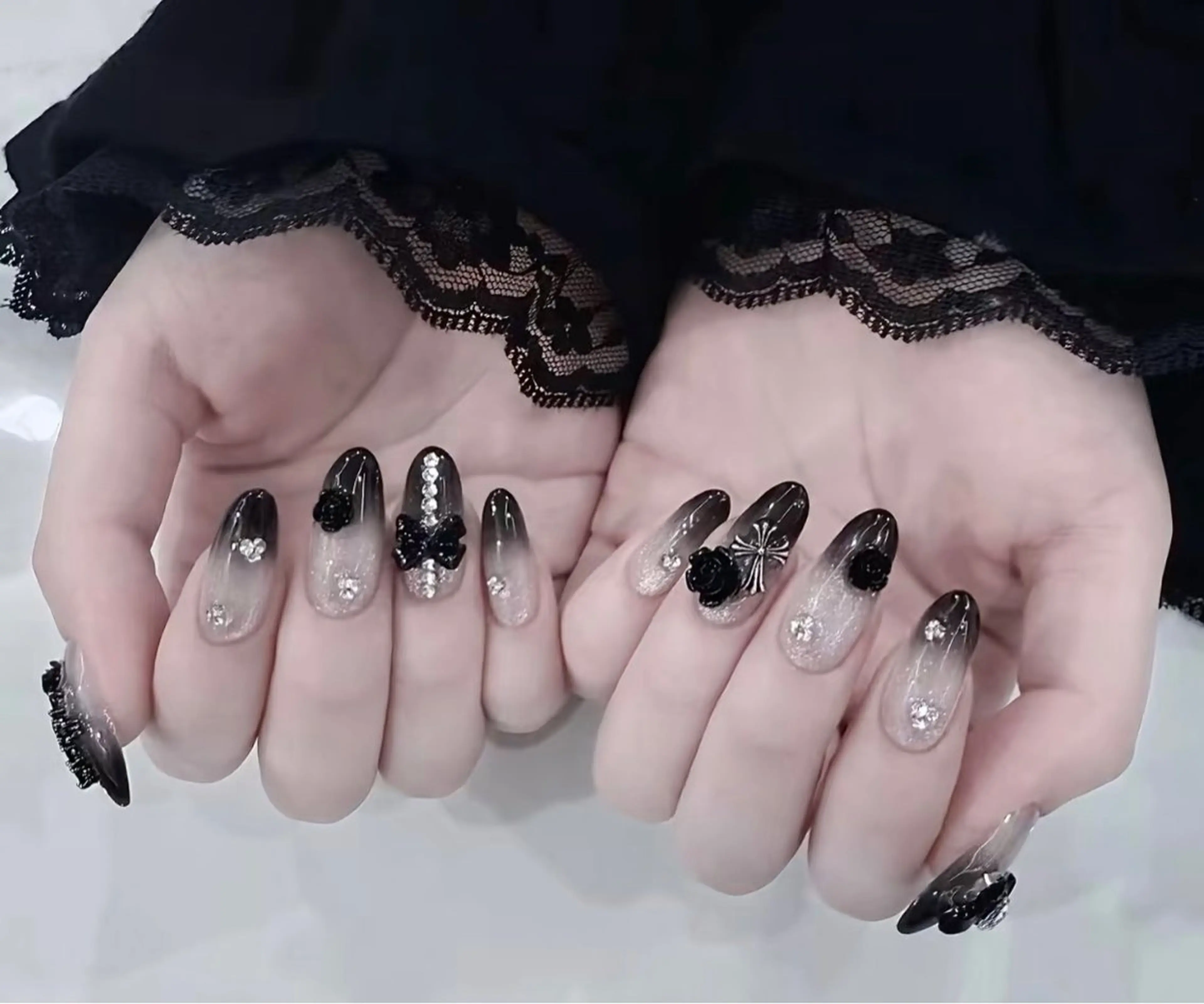 ネイル チークネイル フレンチネイル ジェルネイル ガーリー キラキラネイル ハンドネイル 高橋 雪のネイルデザイン