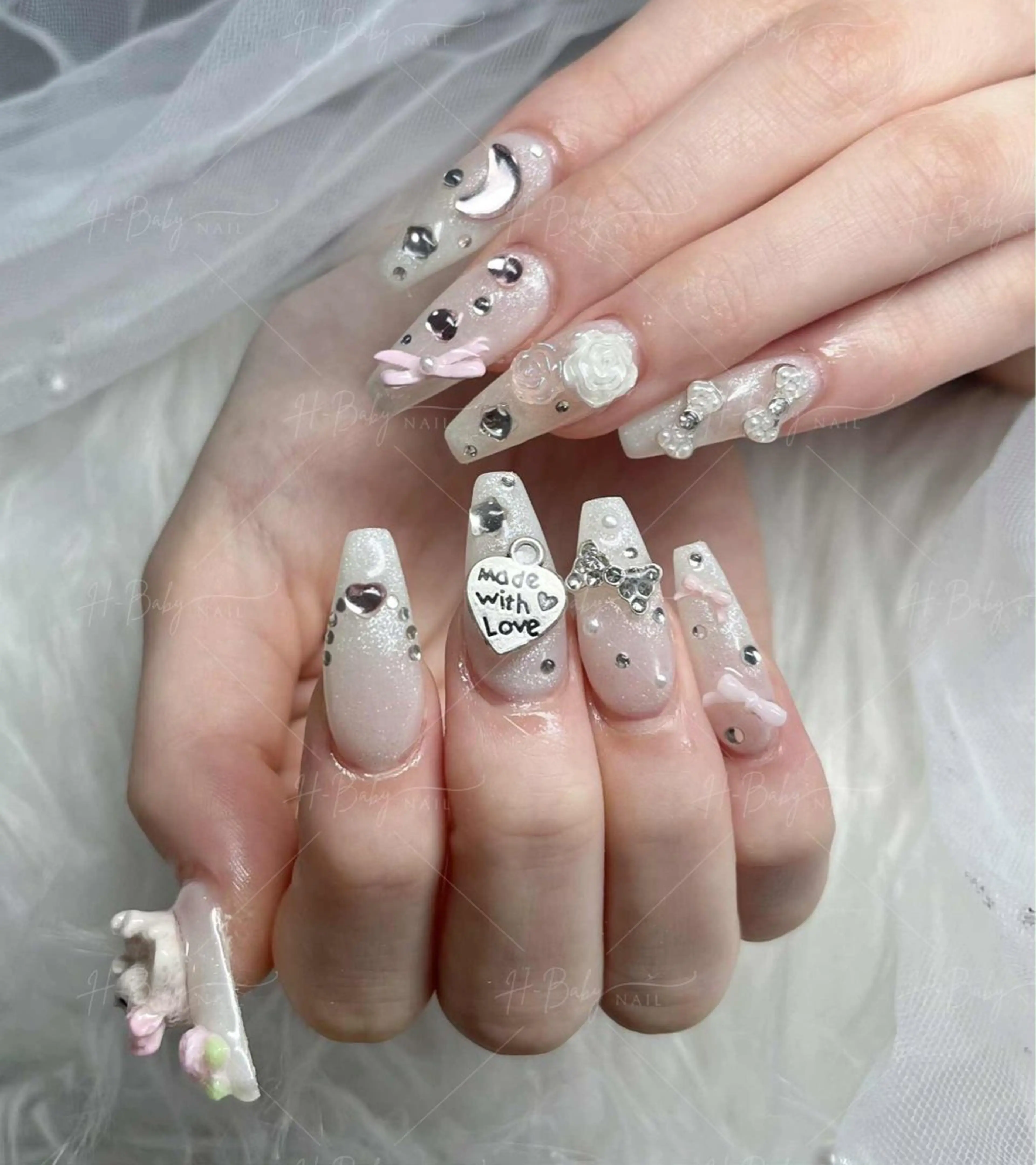 ネイル フレンチネイル ジェルネイル ハロウィン キラキラネイル 韓国ネイル H.baby Nail Salonのネイルデザイン