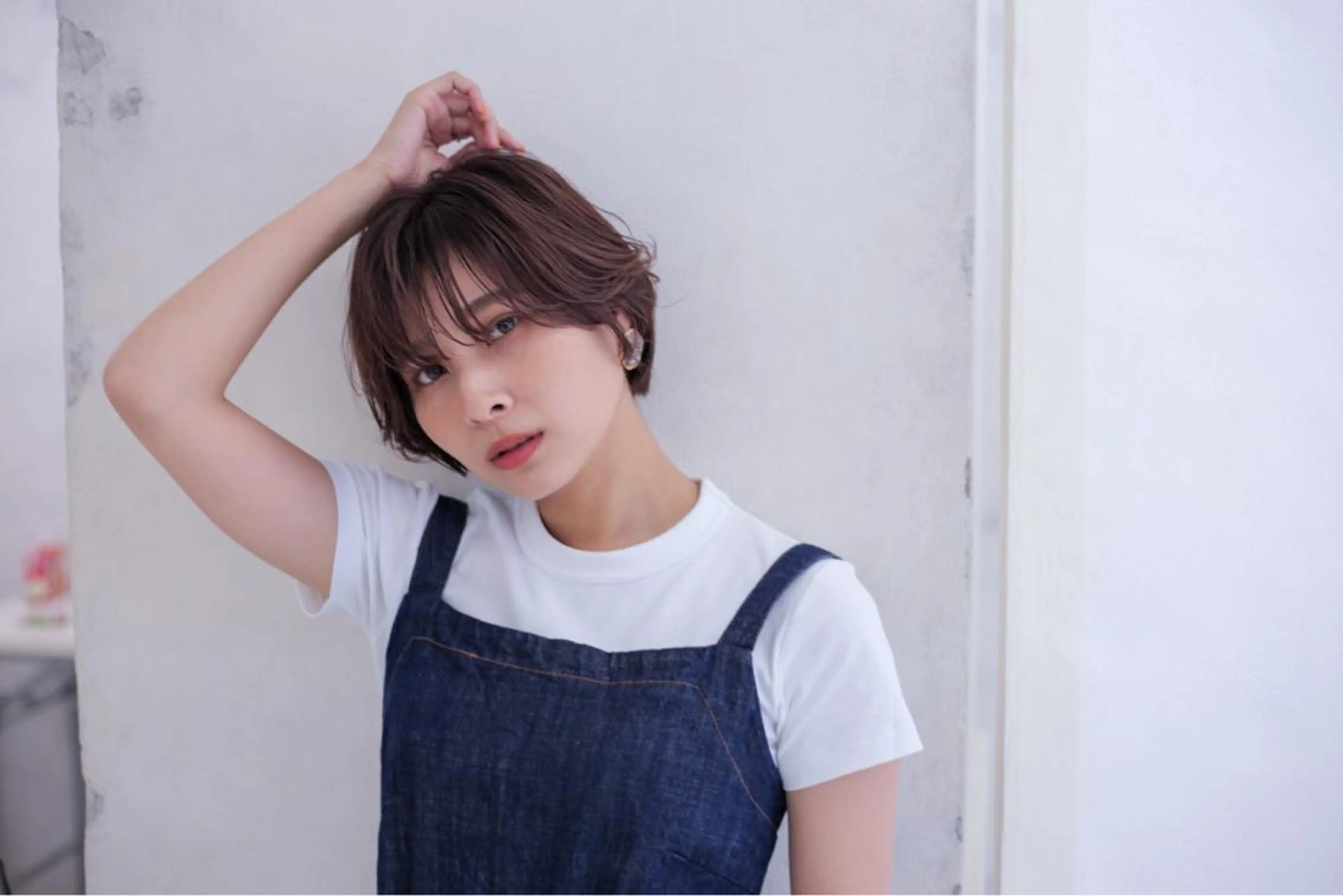 ショート カラー パーマ アッシュ ブリーチ ケアブリーチ 透明感カラー ダブルカラー モリシュンスケ /レイヤー/髪質改善のヘアスタイル