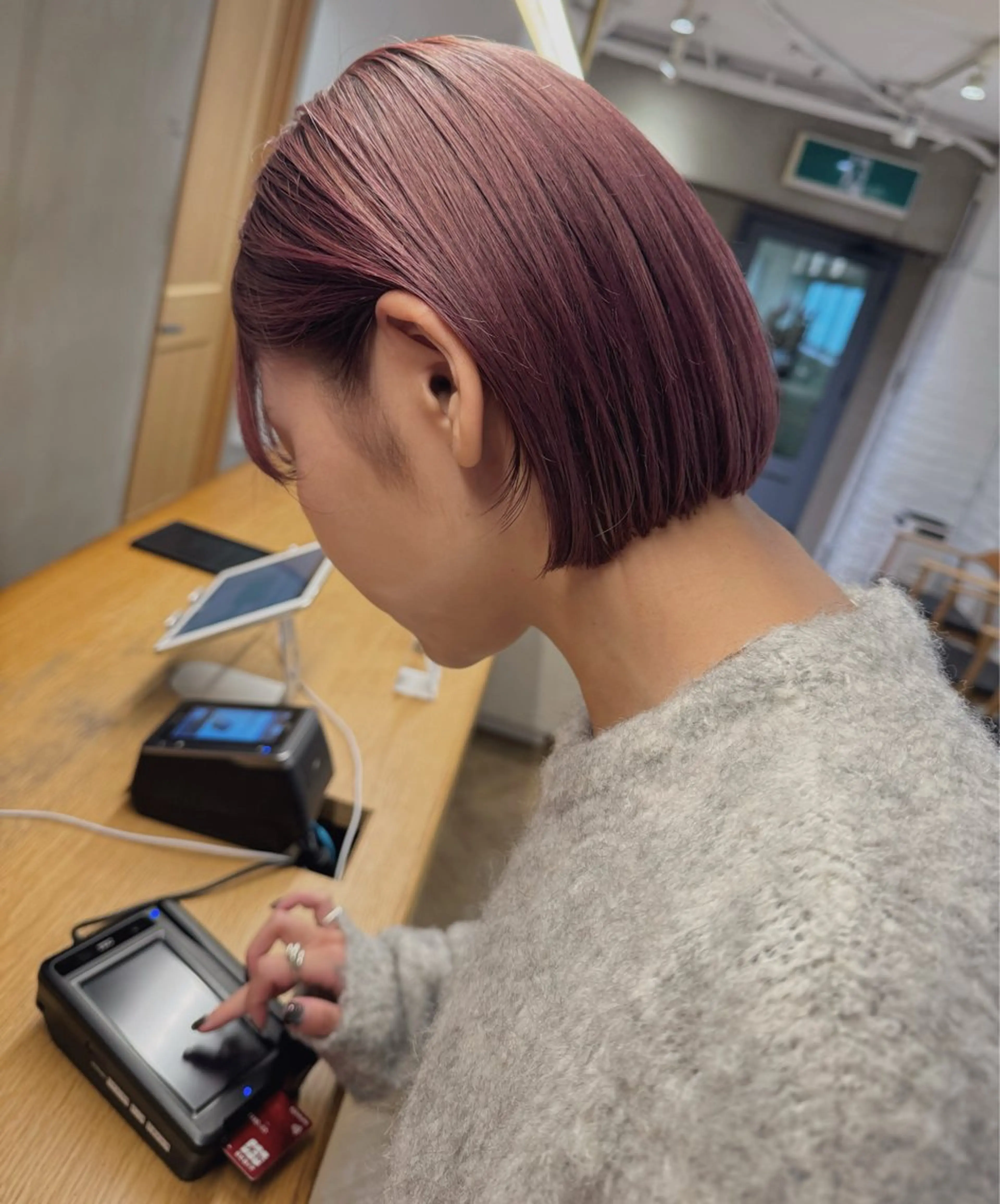 ミディアム カラー カシス ダブルカラー ボブ ハッシュorレイヤー 名古屋LORENハダのヘアスタイル