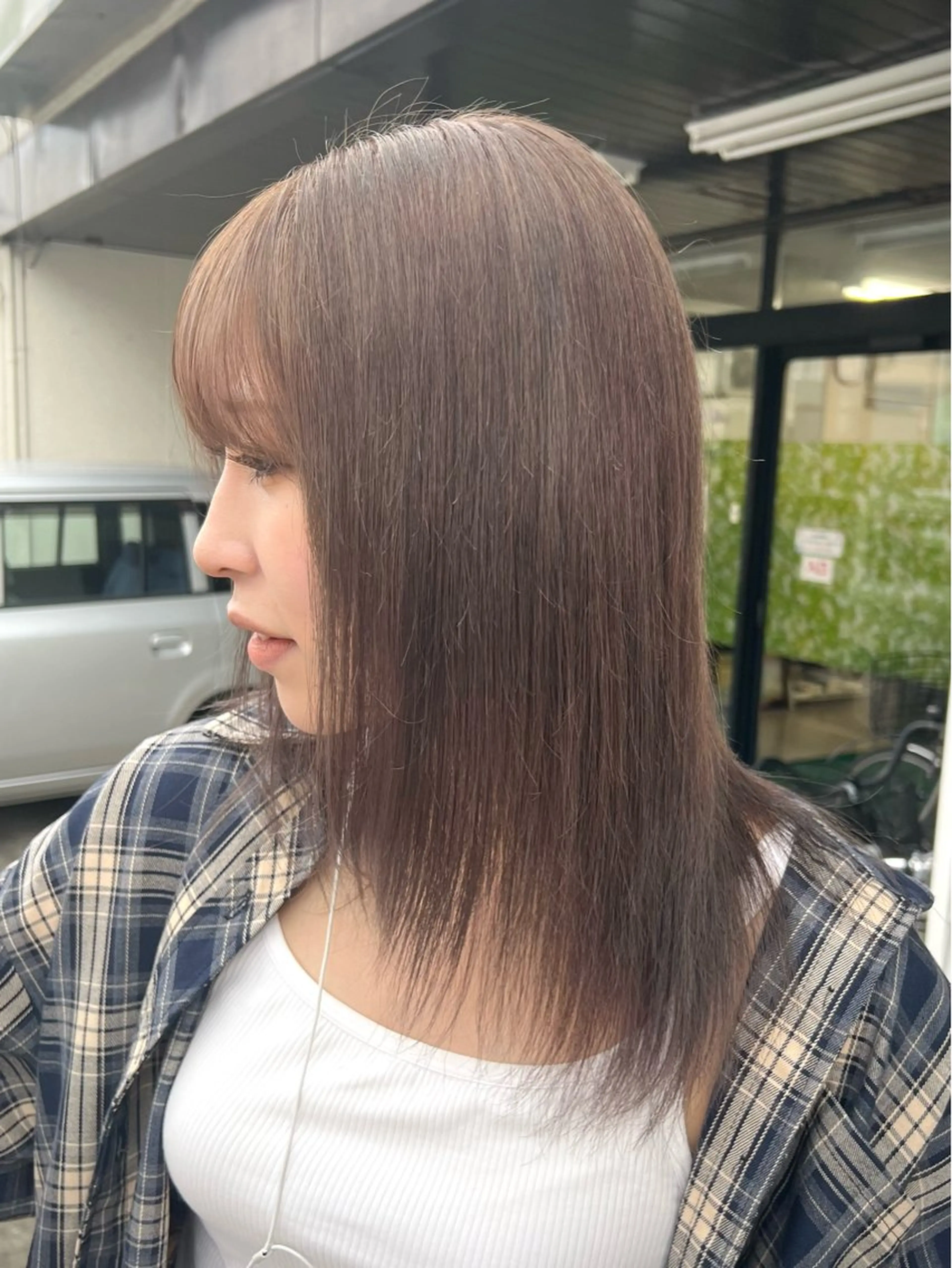 セミロング カラー ベージュカラー ブリーチ ミルクティーベージュ Ami ブリーチ/ハイトーンのヘアスタイル