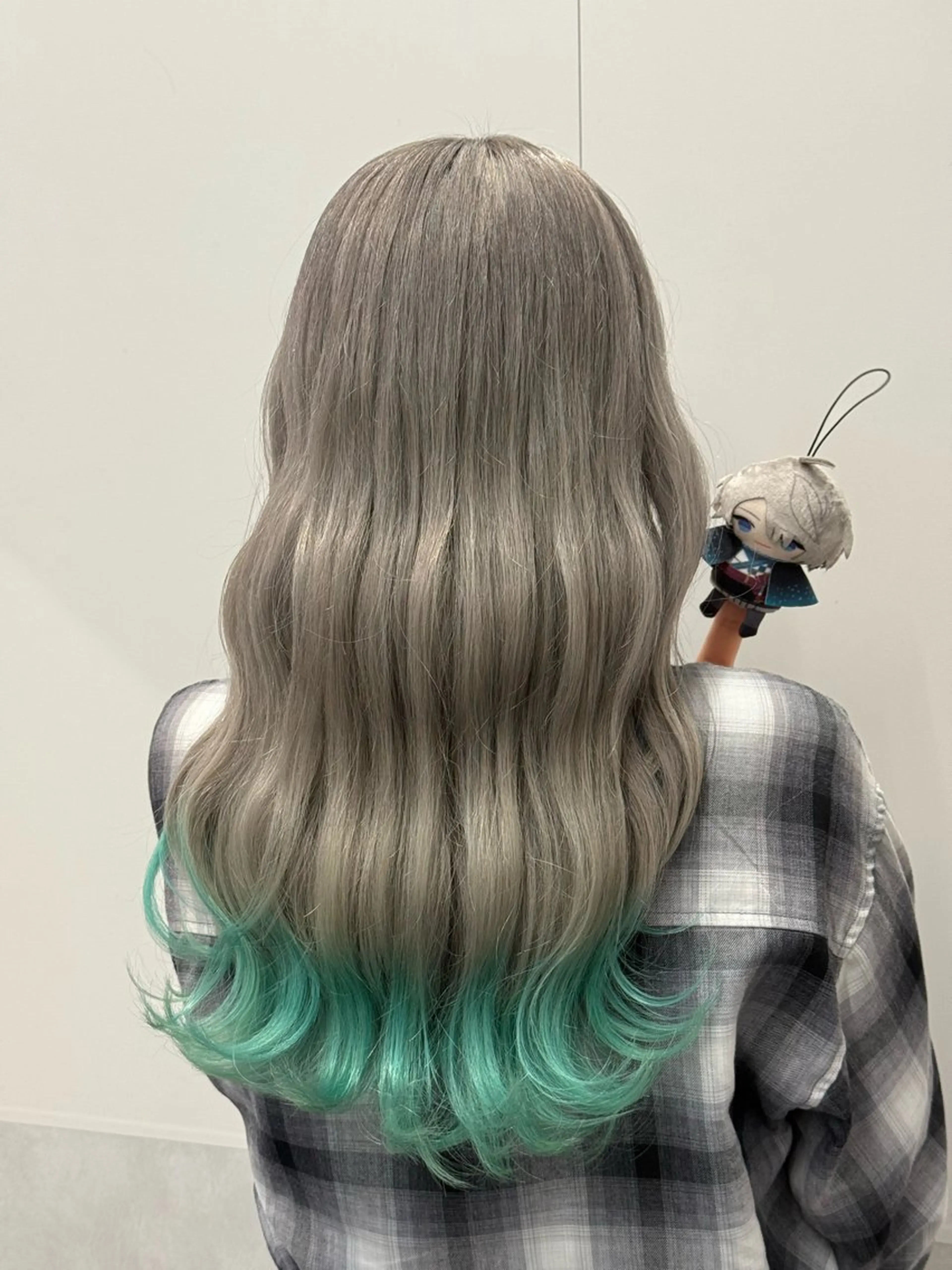 セミロング カラー ブリーチ ケアブリーチ ダブルカラー グレージュ ミント ヘアカラー トリートメント インナーカラー 推し ブリーチ  髪質改善のヘアスタイル