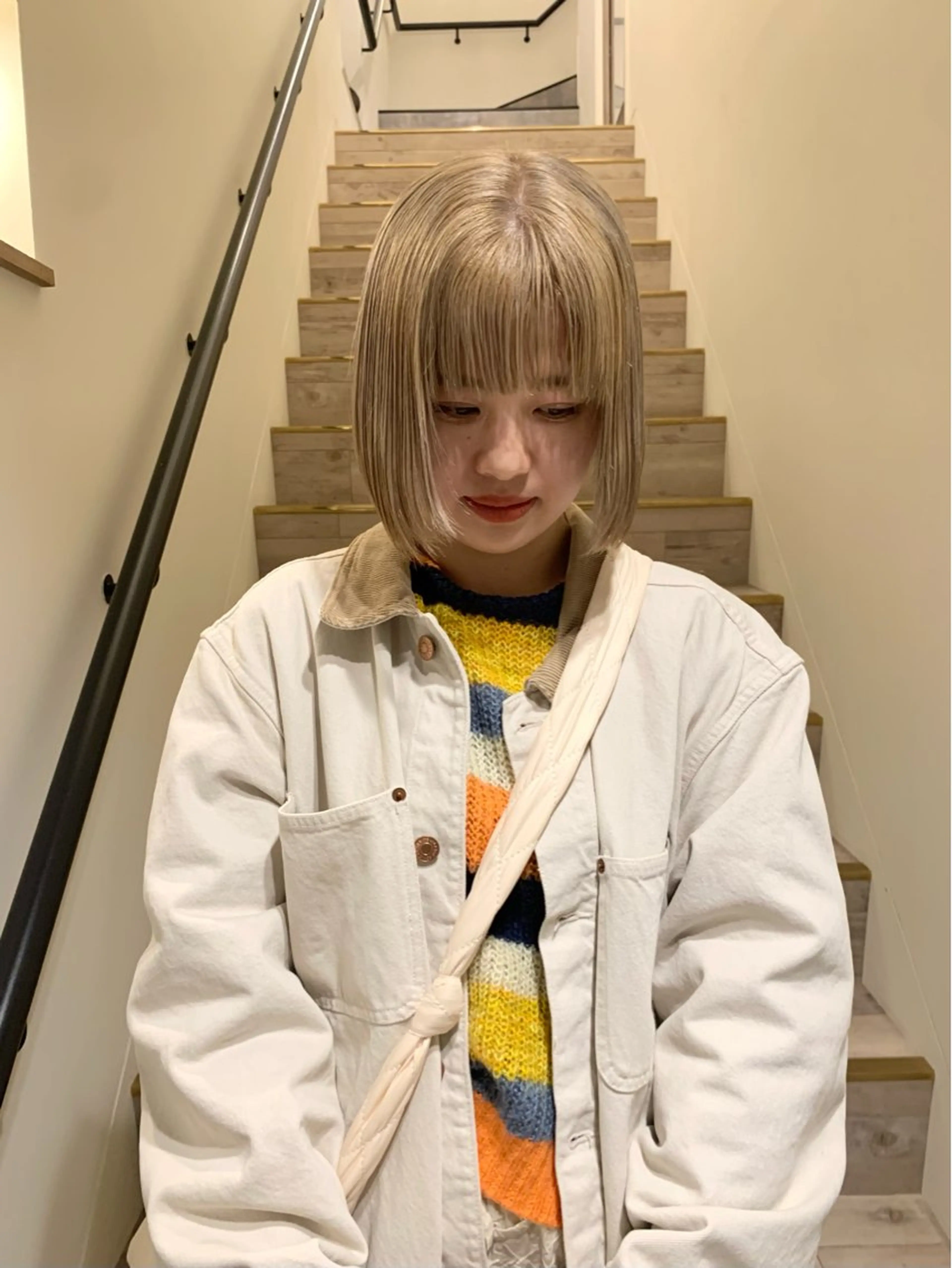 ショート カラー ブリーチ ブロンド ハイトーンカラー ボブ カット ヘアカラー 落合希 Olivebeigeのヘアスタイル