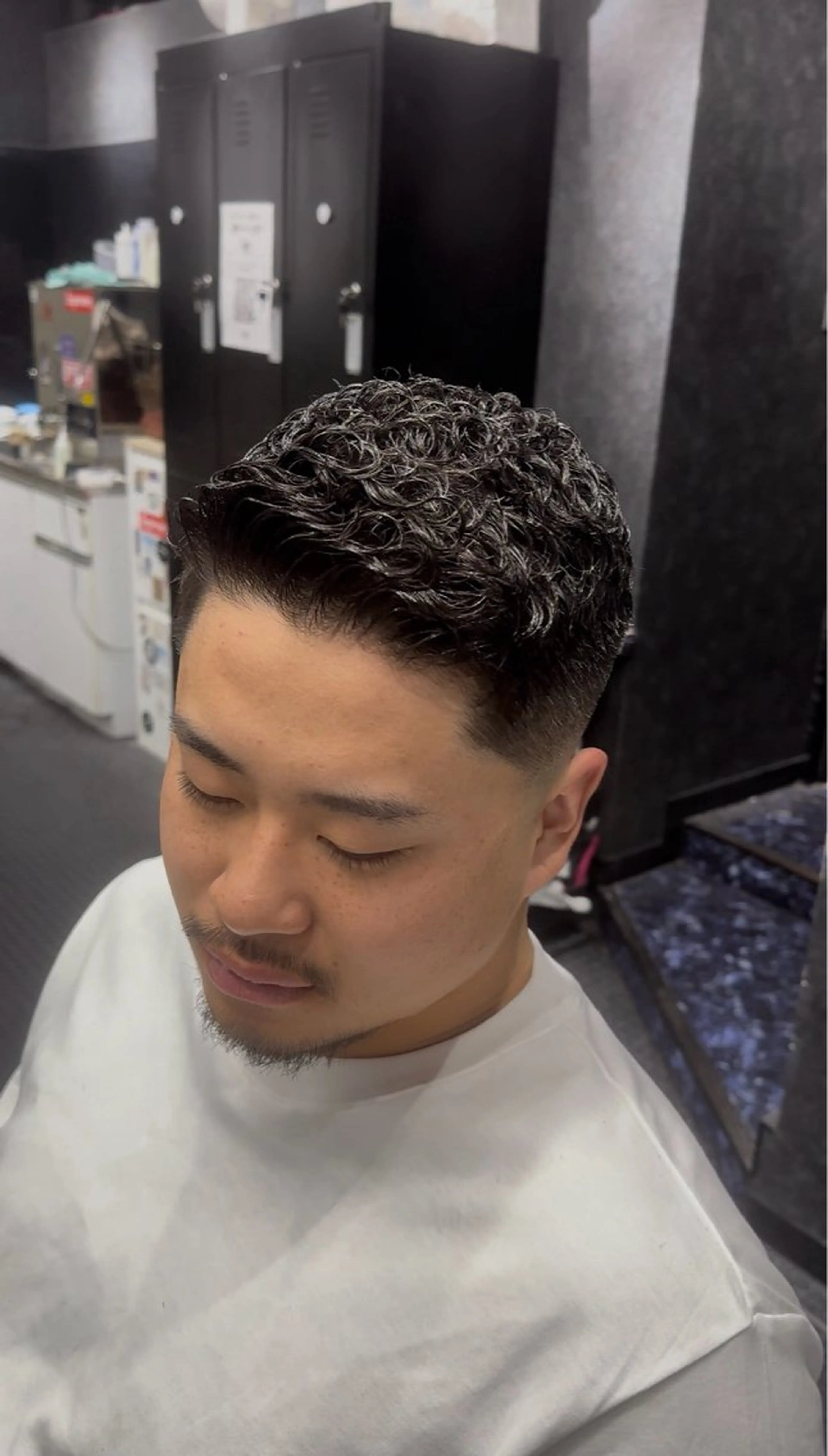 【直毛救済⁉️】漢のアイロンパーマ💈の写真
